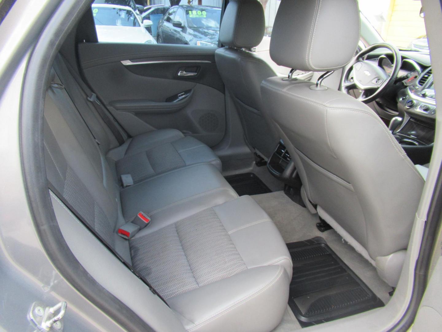 2018 Gray /Black Chevrolet Impala LT (2G1105S31J9) with an 3.6L V6 DOHC 24V engine, 6A transmission, located at 1511 North Shepherd Dr., Houston, TX, 77008, (281) 657-1221, 29.798361, -95.412560 - 2018 CHEVROLET IMPALA LT VIN: 2G1105S31J9119670 2 G 1 1 0 5 S 3 1 J 9 1 1 9 6 7 0 SEDAN 4 DR 3.6L V6 F DOHC 24V GASOLINE FRONT WHEEL DRIVE - Photo#10