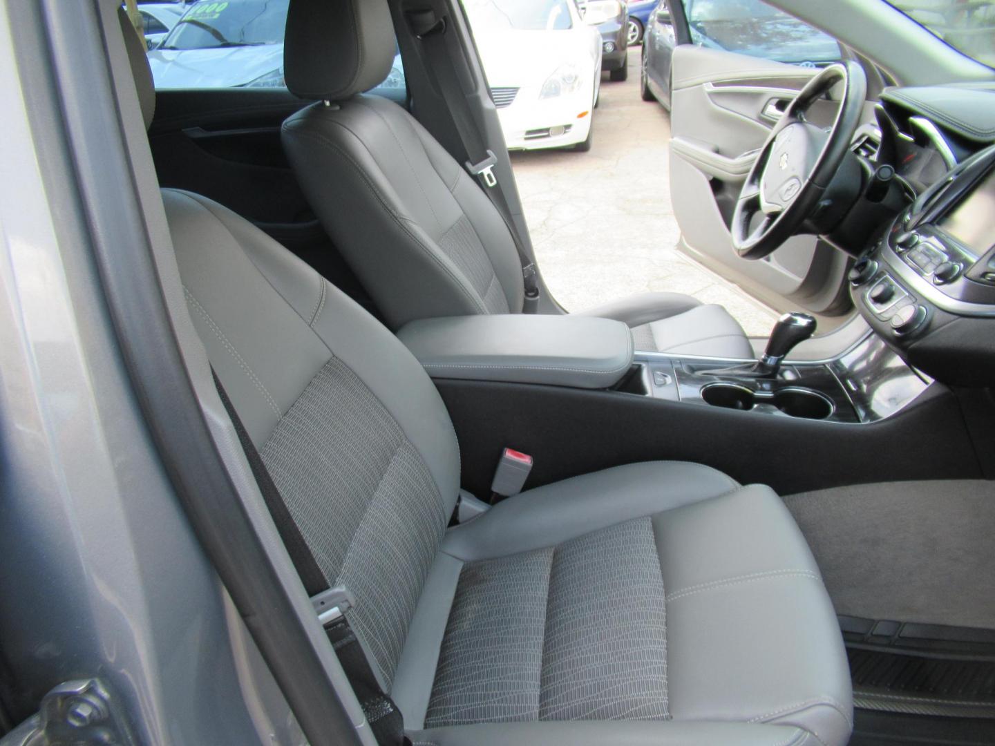 2018 Gray /Black Chevrolet Impala LT (2G1105S31J9) with an 3.6L V6 DOHC 24V engine, 6A transmission, located at 1511 North Shepherd Dr., Houston, TX, 77008, (281) 657-1221, 29.798361, -95.412560 - 2018 CHEVROLET IMPALA LT VIN: 2G1105S31J9119670 2 G 1 1 0 5 S 3 1 J 9 1 1 9 6 7 0 SEDAN 4 DR 3.6L V6 F DOHC 24V GASOLINE FRONT WHEEL DRIVE - Photo#13