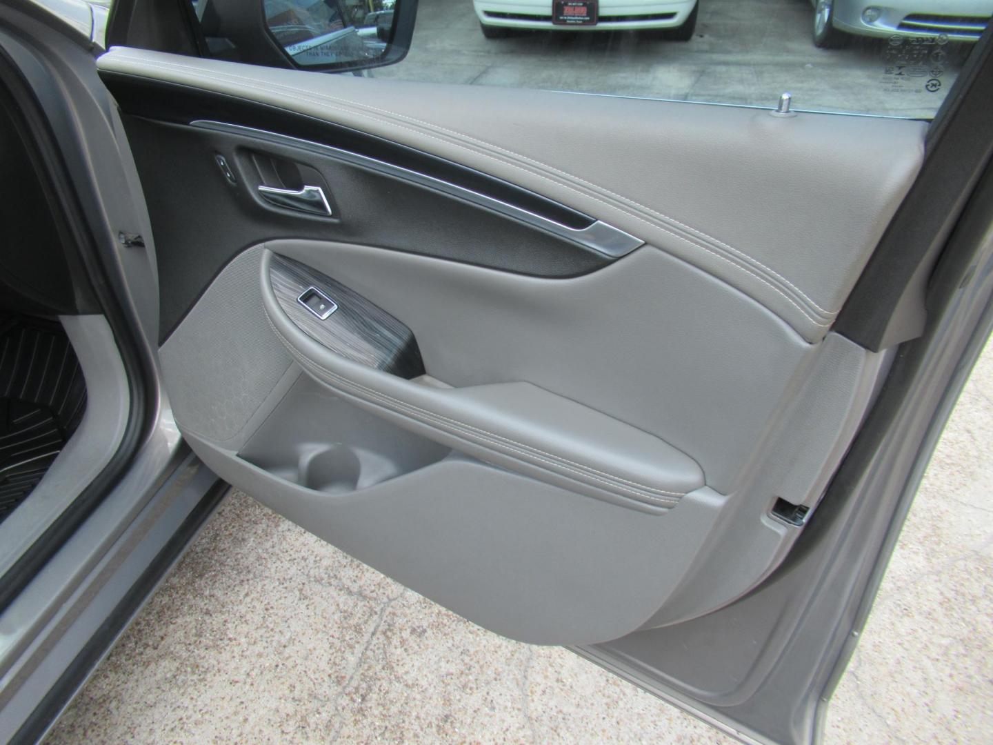 2018 Gray /Black Chevrolet Impala LT (2G1105S31J9) with an 3.6L V6 DOHC 24V engine, 6A transmission, located at 1511 North Shepherd Dr., Houston, TX, 77008, (281) 657-1221, 29.798361, -95.412560 - 2018 CHEVROLET IMPALA LT VIN: 2G1105S31J9119670 2 G 1 1 0 5 S 3 1 J 9 1 1 9 6 7 0 SEDAN 4 DR 3.6L V6 F DOHC 24V GASOLINE FRONT WHEEL DRIVE - Photo#14