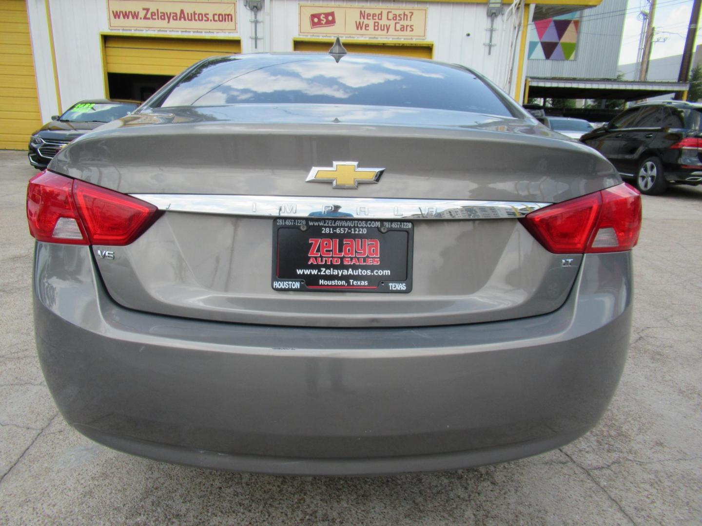 2018 Gray /Black Chevrolet Impala LT (2G1105S31J9) with an 3.6L V6 DOHC 24V engine, 6A transmission, located at 1511 North Shepherd Dr., Houston, TX, 77008, (281) 657-1221, 29.798361, -95.412560 - 2018 CHEVROLET IMPALA LT VIN: 2G1105S31J9119670 2 G 1 1 0 5 S 3 1 J 9 1 1 9 6 7 0 SEDAN 4 DR 3.6L V6 F DOHC 24V GASOLINE FRONT WHEEL DRIVE - Photo#16
