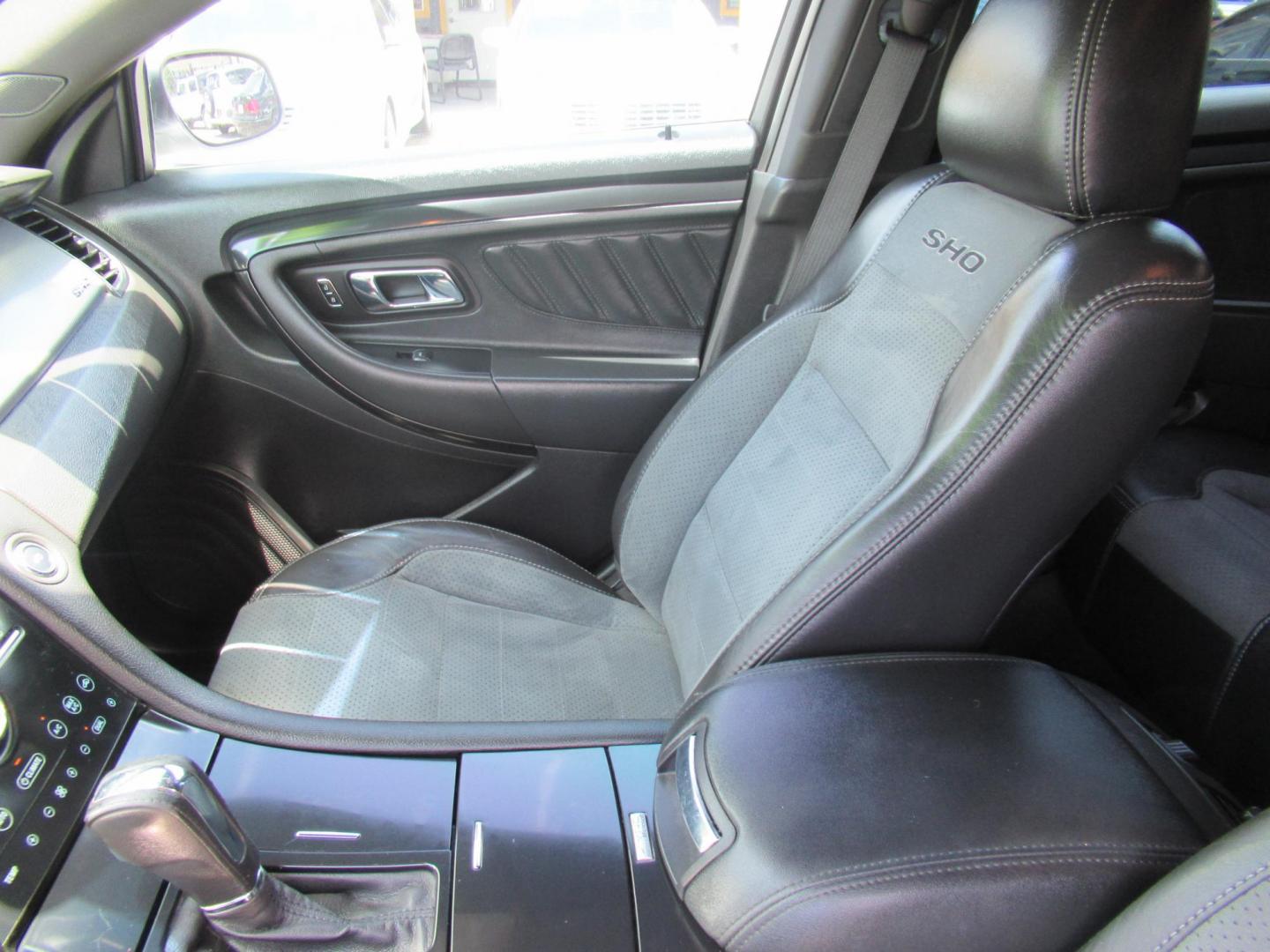 2013 White /Black Ford Taurus SHO AWD (1FAHP2KT8DG) with an 3.5L V6 DOHC 24V engine, 6-Speed Automatic transmission, located at 1511 North Shepherd Dr., Houston, TX, 77008, (281) 657-1221, 29.798361, -95.412560 - 2013 FORD TAURUS SHO VIN: 1FAHP2KT8DG169221 1 F A H P 2 K T 8 D G 1 6 9 2 2 1 SEDAN 4 DR 3.5L V6 F DOHC 16V GASOLINE ALL WHEEL DRIVE - Photo#3