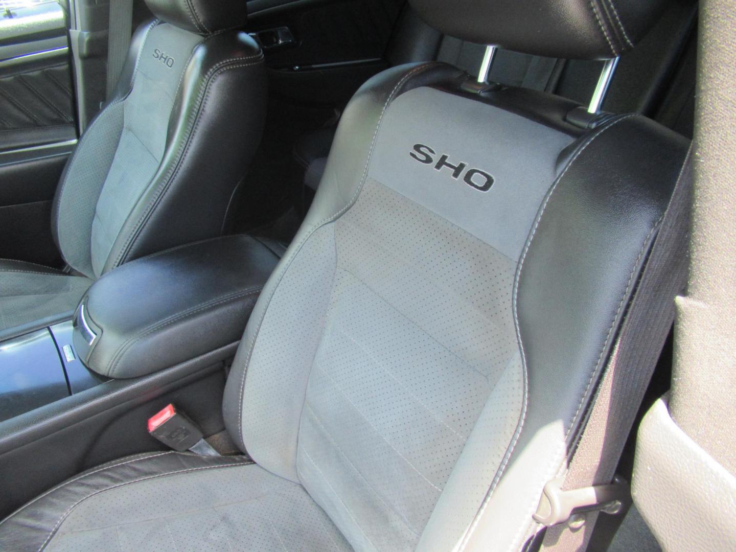 2013 White /Black Ford Taurus SHO AWD (1FAHP2KT8DG) with an 3.5L V6 DOHC 24V engine, 6-Speed Automatic transmission, located at 1511 North Shepherd Dr., Houston, TX, 77008, (281) 657-1221, 29.798361, -95.412560 - 2013 FORD TAURUS SHO VIN: 1FAHP2KT8DG169221 1 F A H P 2 K T 8 D G 1 6 9 2 2 1 SEDAN 4 DR 3.5L V6 F DOHC 16V GASOLINE ALL WHEEL DRIVE - Photo#2