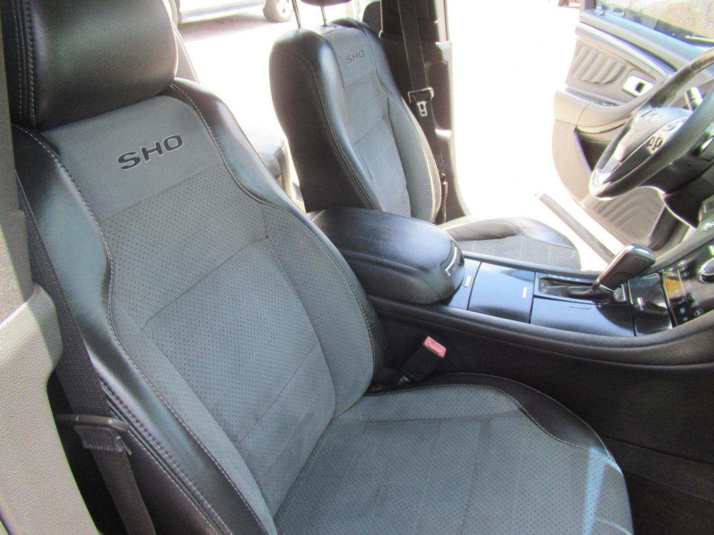 2013 White /Black Ford Taurus SHO AWD (1FAHP2KT8DG) with an 3.5L V6 DOHC 24V engine, 6-Speed Automatic transmission, located at 1511 North Shepherd Dr., Houston, TX, 77008, (281) 657-1221, 29.798361, -95.412560 - 2013 FORD TAURUS SHO VIN: 1FAHP2KT8DG169221 1 F A H P 2 K T 8 D G 1 6 9 2 2 1 SEDAN 4 DR 3.5L V6 F DOHC 16V GASOLINE ALL WHEEL DRIVE - Photo#14