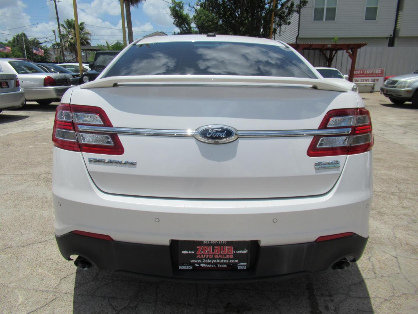 2013 White /Black Ford Taurus SHO AWD (1FAHP2KT8DG) with an 3.5L V6 DOHC 24V engine, 6-Speed Automatic transmission, located at 1511 North Shepherd Dr., Houston, TX, 77008, (281) 657-1221, 29.798361, -95.412560 - 2013 FORD TAURUS SHO VIN: 1FAHP2KT8DG169221 1 F A H P 2 K T 8 D G 1 6 9 2 2 1 SEDAN 4 DR 3.5L V6 F DOHC 16V GASOLINE ALL WHEEL DRIVE - Photo#19