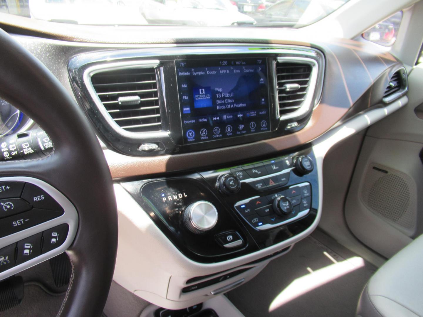 2017 Gold /Gray Chrysler Pacifica Touring-L Plus (2C4RC1EG5HR) with an 3.6L V6 DOHC 24V engine, 9A transmission, located at 1511 North Shepherd Dr., Houston, TX, 77008, (281) 657-1221, 29.798361, -95.412560 - 2017 CHRYSLER PACIFICA TOURING-L PLUS VIN: 2C4RC1EG5HR559653 2 C 4 R C 1 E G 5 H R 5 5 9 6 5 3 VAN 3.6L V6 F DOHC 24V GASOLINE FRONT WHEEL DRIVE - Photo#4
