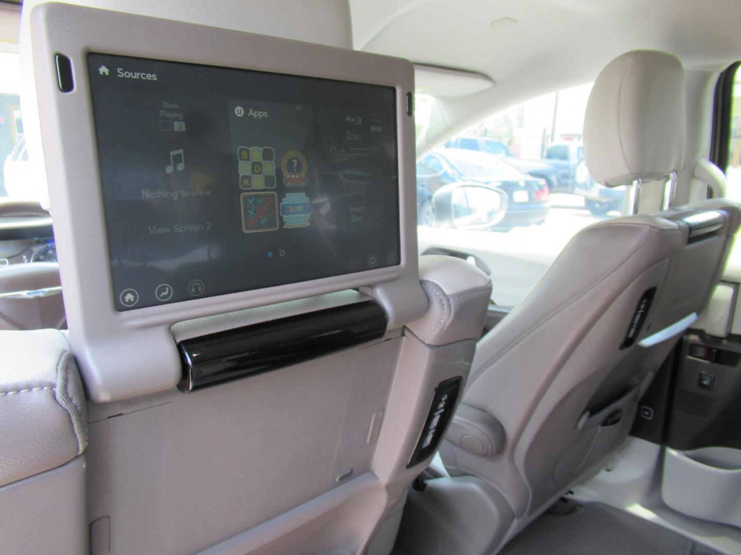 2017 Gold /Gray Chrysler Pacifica Touring-L Plus (2C4RC1EG5HR) with an 3.6L V6 DOHC 24V engine, 9A transmission, located at 1511 North Shepherd Dr., Houston, TX, 77008, (281) 657-1221, 29.798361, -95.412560 - 2017 CHRYSLER PACIFICA TOURING-L PLUS VIN: 2C4RC1EG5HR559653 2 C 4 R C 1 E G 5 H R 5 5 9 6 5 3 VAN 3.6L V6 F DOHC 24V GASOLINE FRONT WHEEL DRIVE - Photo#8