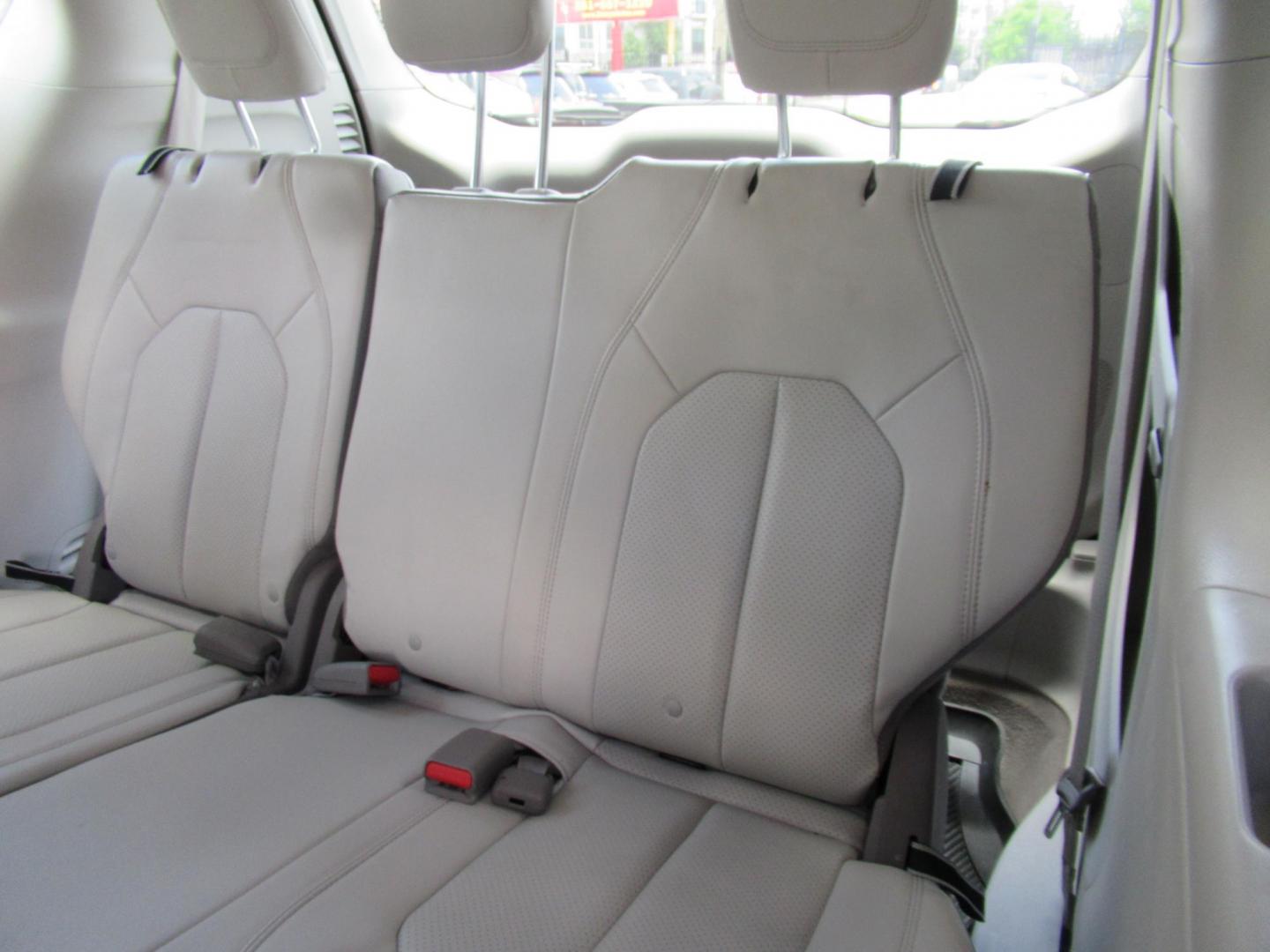 2017 Gold /Gray Chrysler Pacifica Touring-L Plus (2C4RC1EG5HR) with an 3.6L V6 DOHC 24V engine, 9A transmission, located at 1511 North Shepherd Dr., Houston, TX, 77008, (281) 657-1221, 29.798361, -95.412560 - 2017 CHRYSLER PACIFICA TOURING-L PLUS VIN: 2C4RC1EG5HR559653 2 C 4 R C 1 E G 5 H R 5 5 9 6 5 3 VAN 3.6L V6 F DOHC 24V GASOLINE FRONT WHEEL DRIVE - Photo#10