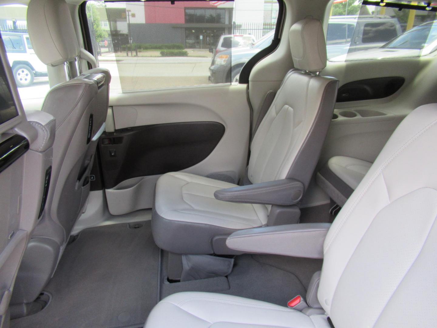 2017 Gold /Gray Chrysler Pacifica Touring-L Plus (2C4RC1EG5HR) with an 3.6L V6 DOHC 24V engine, 9A transmission, located at 1511 North Shepherd Dr., Houston, TX, 77008, (281) 657-1221, 29.798361, -95.412560 - 2017 CHRYSLER PACIFICA TOURING-L PLUS VIN: 2C4RC1EG5HR559653 2 C 4 R C 1 E G 5 H R 5 5 9 6 5 3 VAN 3.6L V6 F DOHC 24V GASOLINE FRONT WHEEL DRIVE - Photo#12