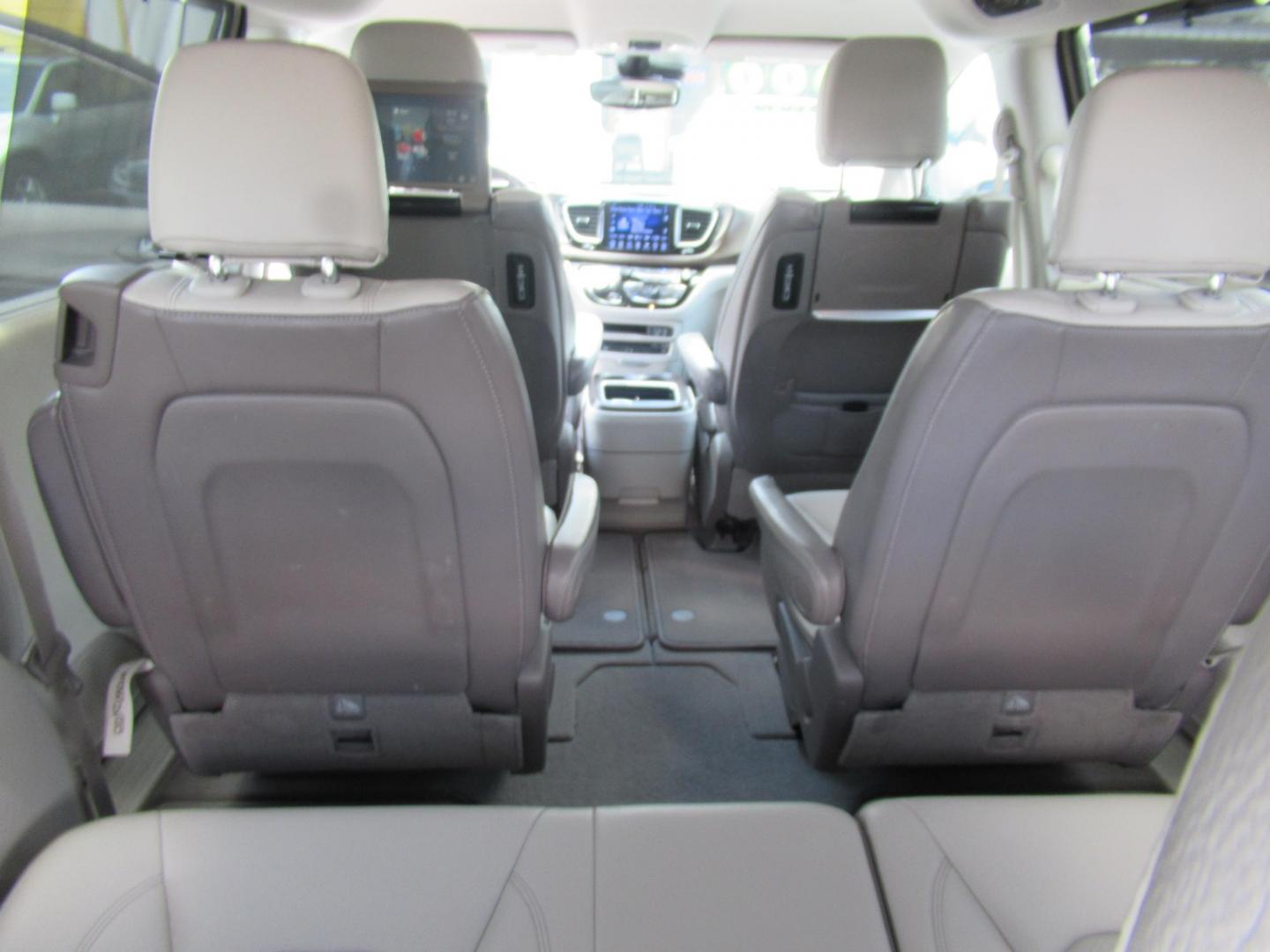 2017 Gold /Gray Chrysler Pacifica Touring-L Plus (2C4RC1EG5HR) with an 3.6L V6 DOHC 24V engine, 9A transmission, located at 1511 North Shepherd Dr., Houston, TX, 77008, (281) 657-1221, 29.798361, -95.412560 - 2017 CHRYSLER PACIFICA TOURING-L PLUS VIN: 2C4RC1EG5HR559653 2 C 4 R C 1 E G 5 H R 5 5 9 6 5 3 VAN 3.6L V6 F DOHC 24V GASOLINE FRONT WHEEL DRIVE - Photo#14