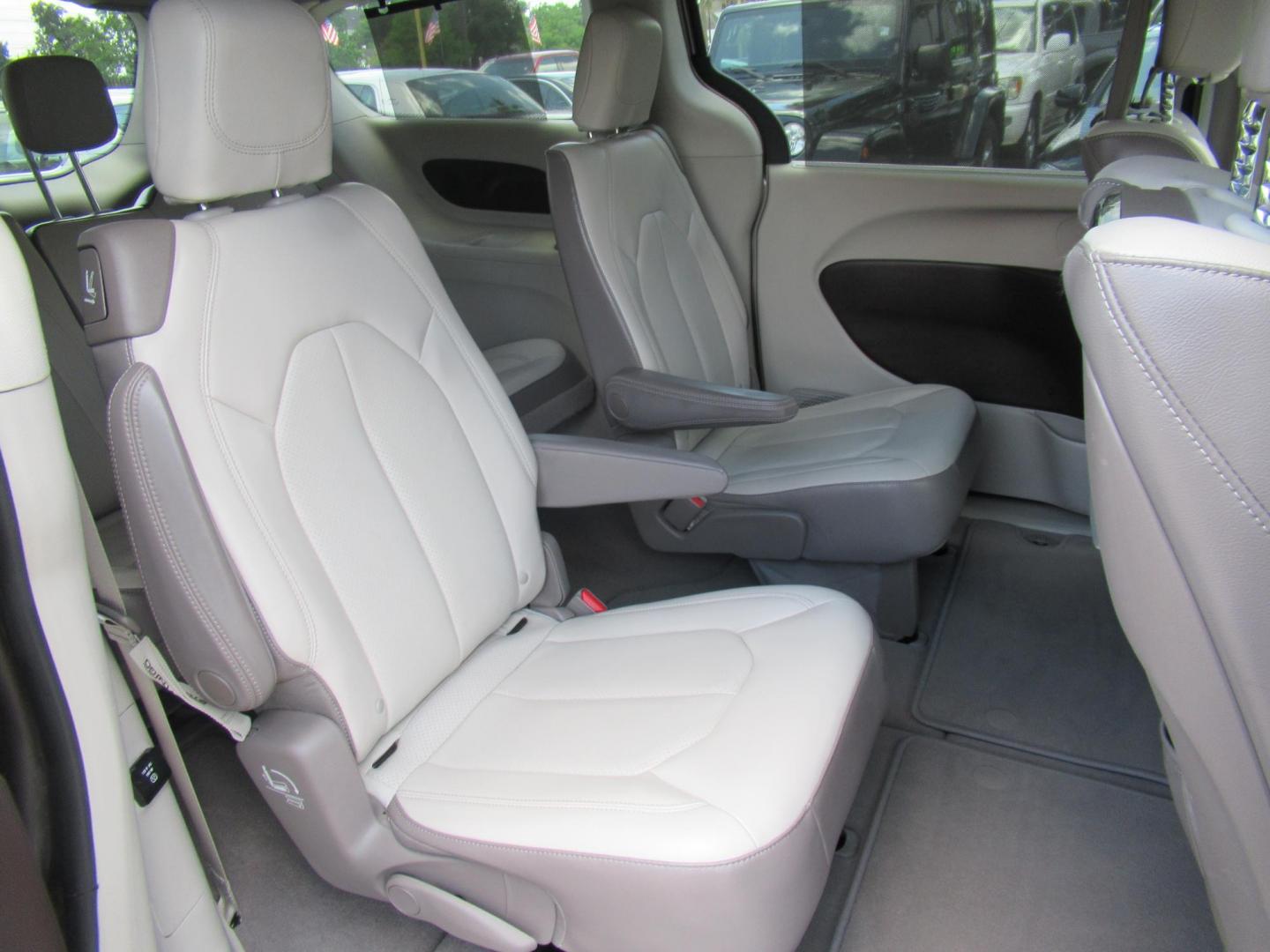 2017 Gold /Gray Chrysler Pacifica Touring-L Plus (2C4RC1EG5HR) with an 3.6L V6 DOHC 24V engine, 9A transmission, located at 1511 North Shepherd Dr., Houston, TX, 77008, (281) 657-1221, 29.798361, -95.412560 - 2017 CHRYSLER PACIFICA TOURING-L PLUS VIN: 2C4RC1EG5HR559653 2 C 4 R C 1 E G 5 H R 5 5 9 6 5 3 VAN 3.6L V6 F DOHC 24V GASOLINE FRONT WHEEL DRIVE - Photo#14
