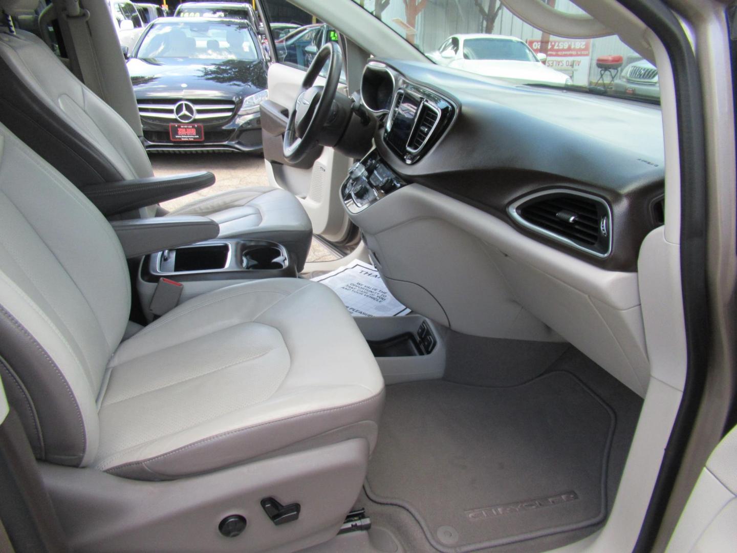 2017 Gold /Gray Chrysler Pacifica Touring-L Plus (2C4RC1EG5HR) with an 3.6L V6 DOHC 24V engine, 9A transmission, located at 1511 North Shepherd Dr., Houston, TX, 77008, (281) 657-1221, 29.798361, -95.412560 - 2017 CHRYSLER PACIFICA TOURING-L PLUS VIN: 2C4RC1EG5HR559653 2 C 4 R C 1 E G 5 H R 5 5 9 6 5 3 VAN 3.6L V6 F DOHC 24V GASOLINE FRONT WHEEL DRIVE - Photo#16