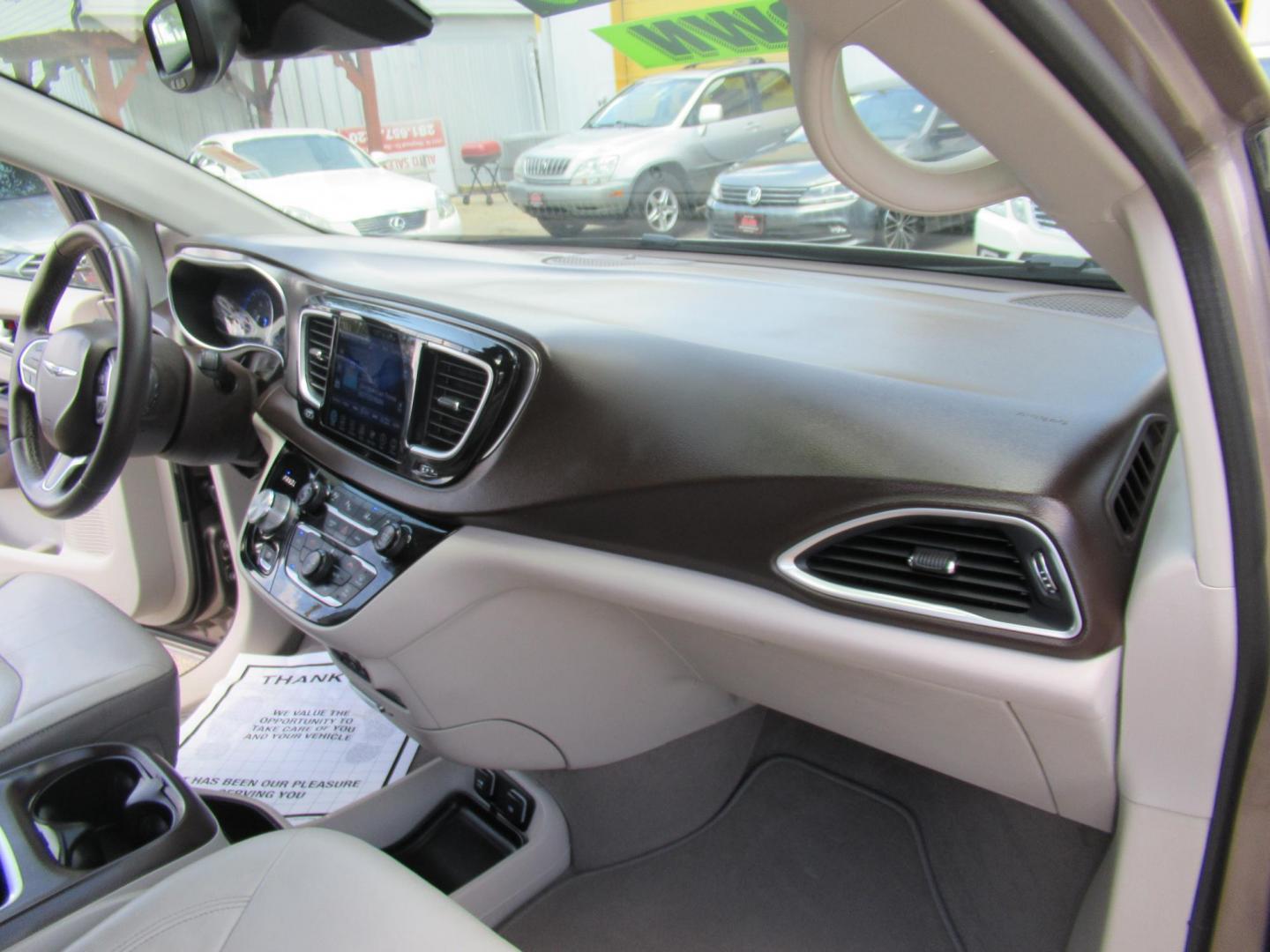 2017 Gold /Gray Chrysler Pacifica Touring-L Plus (2C4RC1EG5HR) with an 3.6L V6 DOHC 24V engine, 9A transmission, located at 1511 North Shepherd Dr., Houston, TX, 77008, (281) 657-1221, 29.798361, -95.412560 - 2017 CHRYSLER PACIFICA TOURING-L PLUS VIN: 2C4RC1EG5HR559653 2 C 4 R C 1 E G 5 H R 5 5 9 6 5 3 VAN 3.6L V6 F DOHC 24V GASOLINE FRONT WHEEL DRIVE - Photo#19