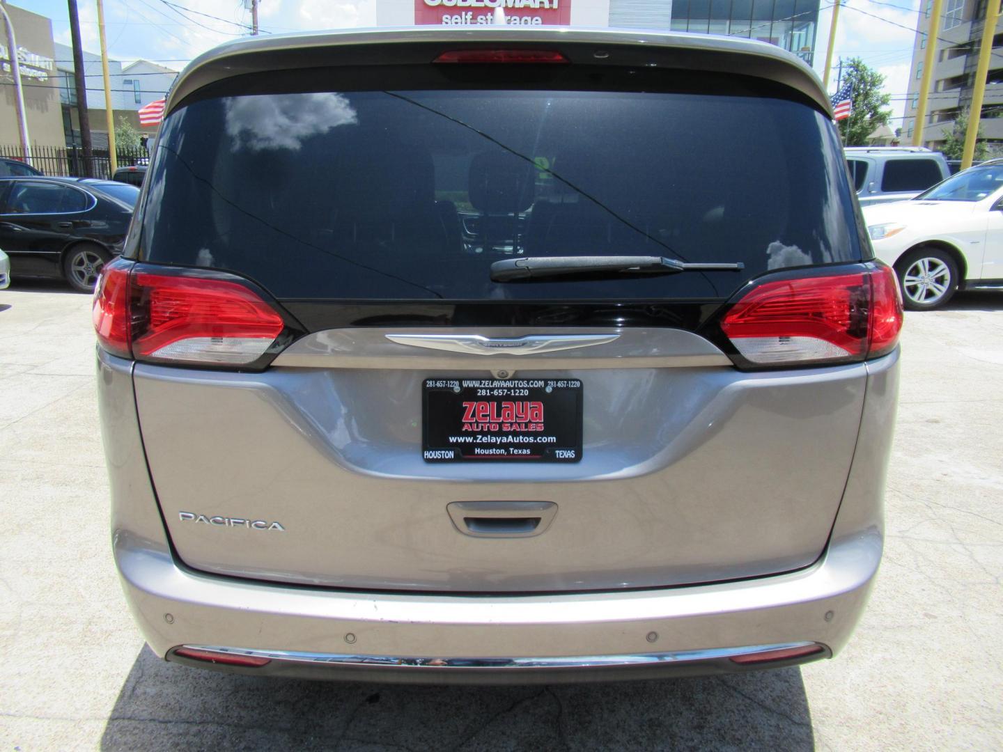 2017 Gold /Gray Chrysler Pacifica Touring-L Plus (2C4RC1EG5HR) with an 3.6L V6 DOHC 24V engine, 9A transmission, located at 1511 North Shepherd Dr., Houston, TX, 77008, (281) 657-1221, 29.798361, -95.412560 - 2017 CHRYSLER PACIFICA TOURING-L PLUS VIN: 2C4RC1EG5HR559653 2 C 4 R C 1 E G 5 H R 5 5 9 6 5 3 VAN 3.6L V6 F DOHC 24V GASOLINE FRONT WHEEL DRIVE - Photo#24