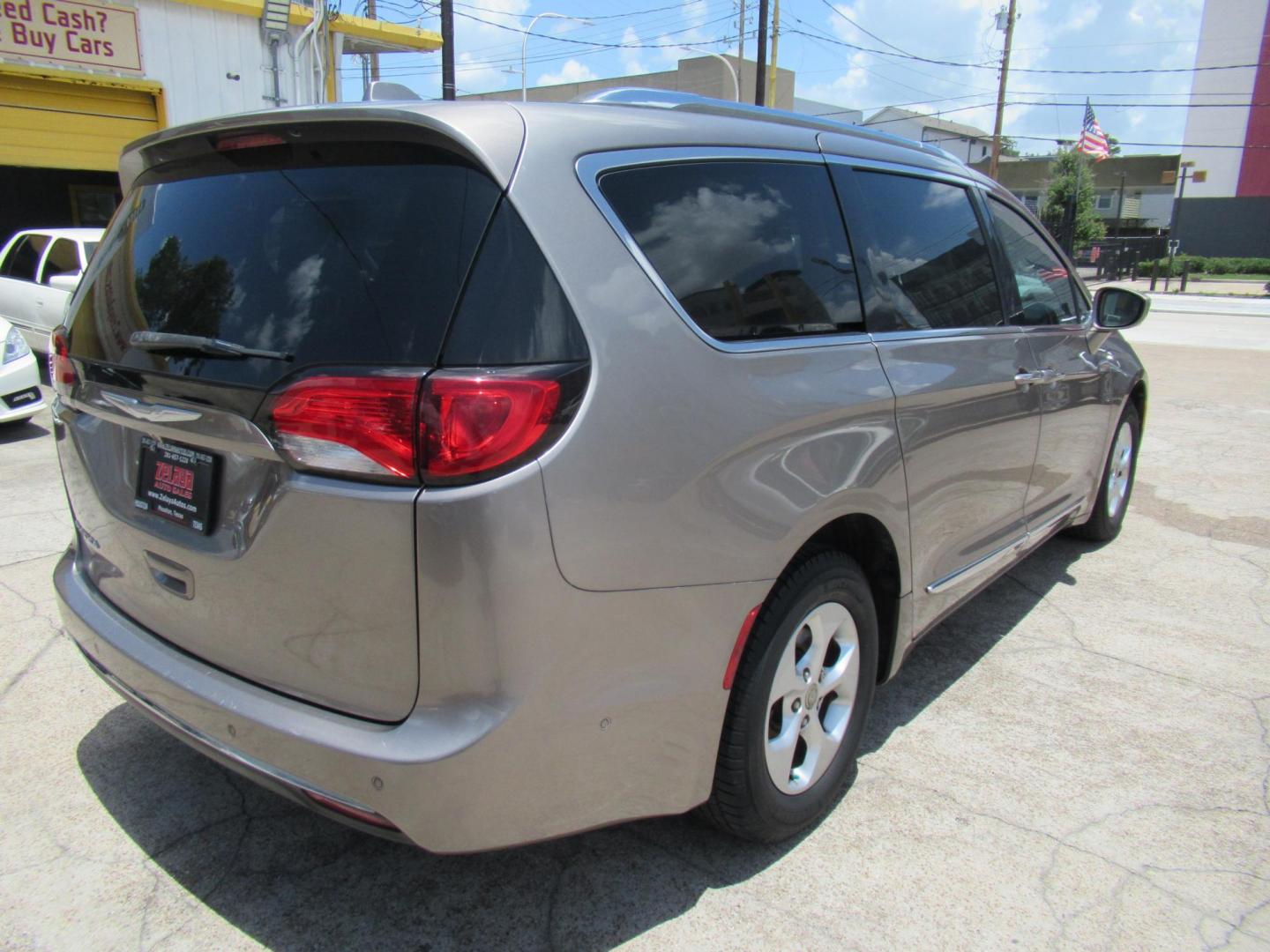 2017 Gold /Gray Chrysler Pacifica Touring-L Plus (2C4RC1EG5HR) with an 3.6L V6 DOHC 24V engine, 9A transmission, located at 1511 North Shepherd Dr., Houston, TX, 77008, (281) 657-1221, 29.798361, -95.412560 - 2017 CHRYSLER PACIFICA TOURING-L PLUS VIN: 2C4RC1EG5HR559653 2 C 4 R C 1 E G 5 H R 5 5 9 6 5 3 VAN 3.6L V6 F DOHC 24V GASOLINE FRONT WHEEL DRIVE - Photo#25