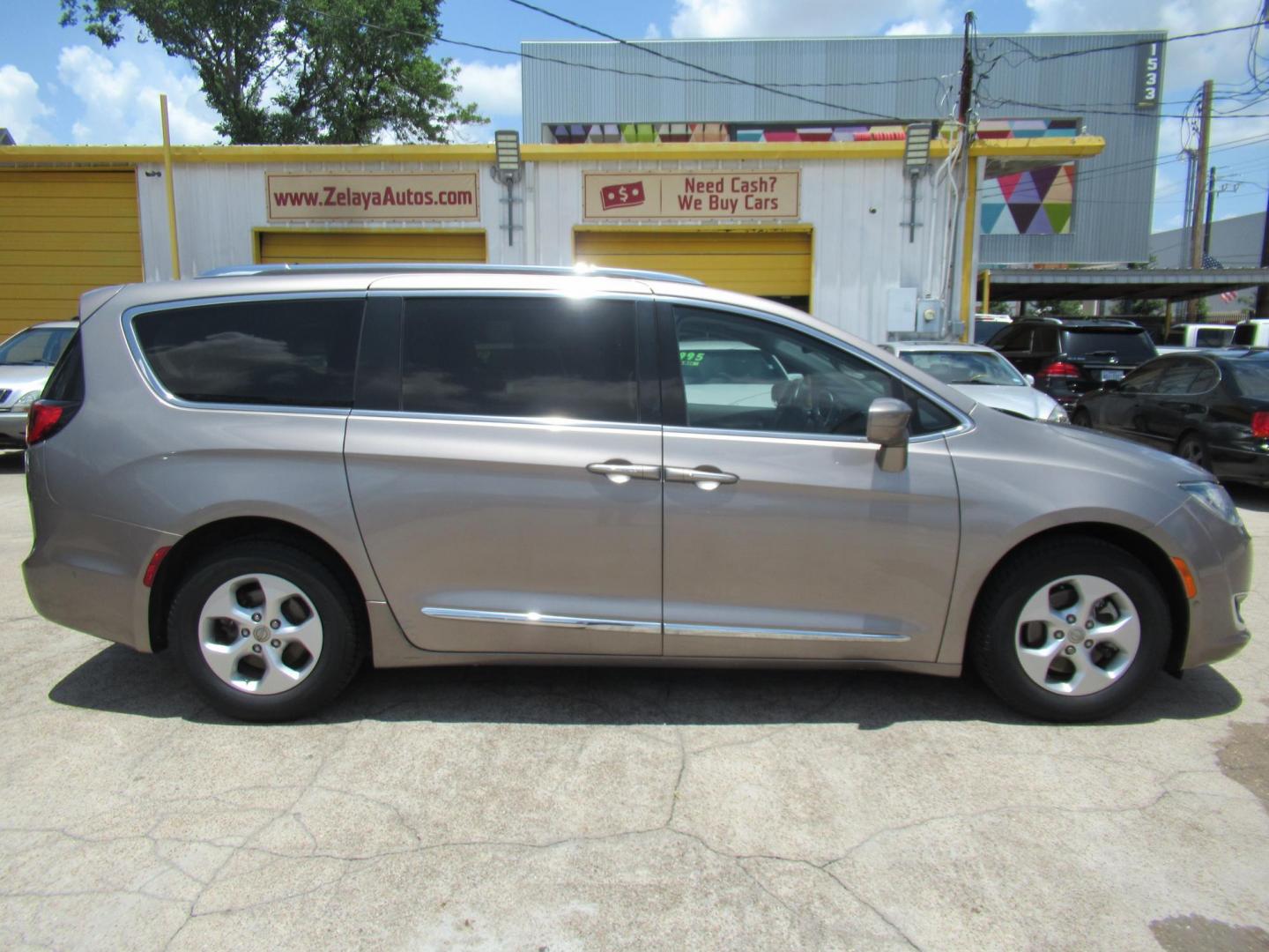 2017 Gold /Gray Chrysler Pacifica Touring-L Plus (2C4RC1EG5HR) with an 3.6L V6 DOHC 24V engine, 9A transmission, located at 1511 North Shepherd Dr., Houston, TX, 77008, (281) 657-1221, 29.798361, -95.412560 - 2017 CHRYSLER PACIFICA TOURING-L PLUS VIN: 2C4RC1EG5HR559653 2 C 4 R C 1 E G 5 H R 5 5 9 6 5 3 VAN 3.6L V6 F DOHC 24V GASOLINE FRONT WHEEL DRIVE - Photo#25