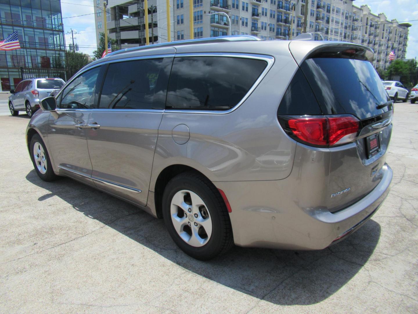 2017 Gold /Gray Chrysler Pacifica Touring-L Plus (2C4RC1EG5HR) with an 3.6L V6 DOHC 24V engine, 9A transmission, located at 1511 North Shepherd Dr., Houston, TX, 77008, (281) 657-1221, 29.798361, -95.412560 - 2017 CHRYSLER PACIFICA TOURING-L PLUS VIN: 2C4RC1EG5HR559653 2 C 4 R C 1 E G 5 H R 5 5 9 6 5 3 VAN 3.6L V6 F DOHC 24V GASOLINE FRONT WHEEL DRIVE - Photo#26