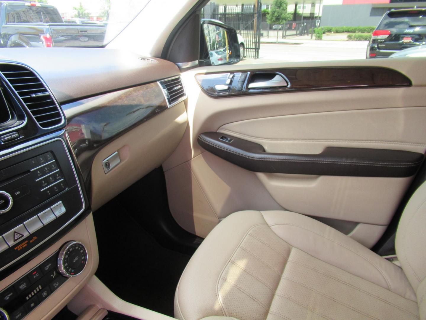 2018 Black /Tan Mercedes-Benz GLE-Class GLE350 4MATIC (4JGDA5HB2JB) with an 3.5L V6 DOHC 24V engine, 7A transmission, located at 1511 North Shepherd Dr., Houston, TX, 77008, (281) 657-1221, 29.798361, -95.412560 - 2018 MERCEDES-BENZ GLE 350 4MATIC VIN: 4JGDA5HB2JB040860 4 J G D A 5 H B 2 J B 0 4 0 8 6 0 4 DOOR WAGON/SPORT UTILITY 3.5L V6 F DOHC 24V GASOLINE ALL WHEEL DRIVE - Photo#2