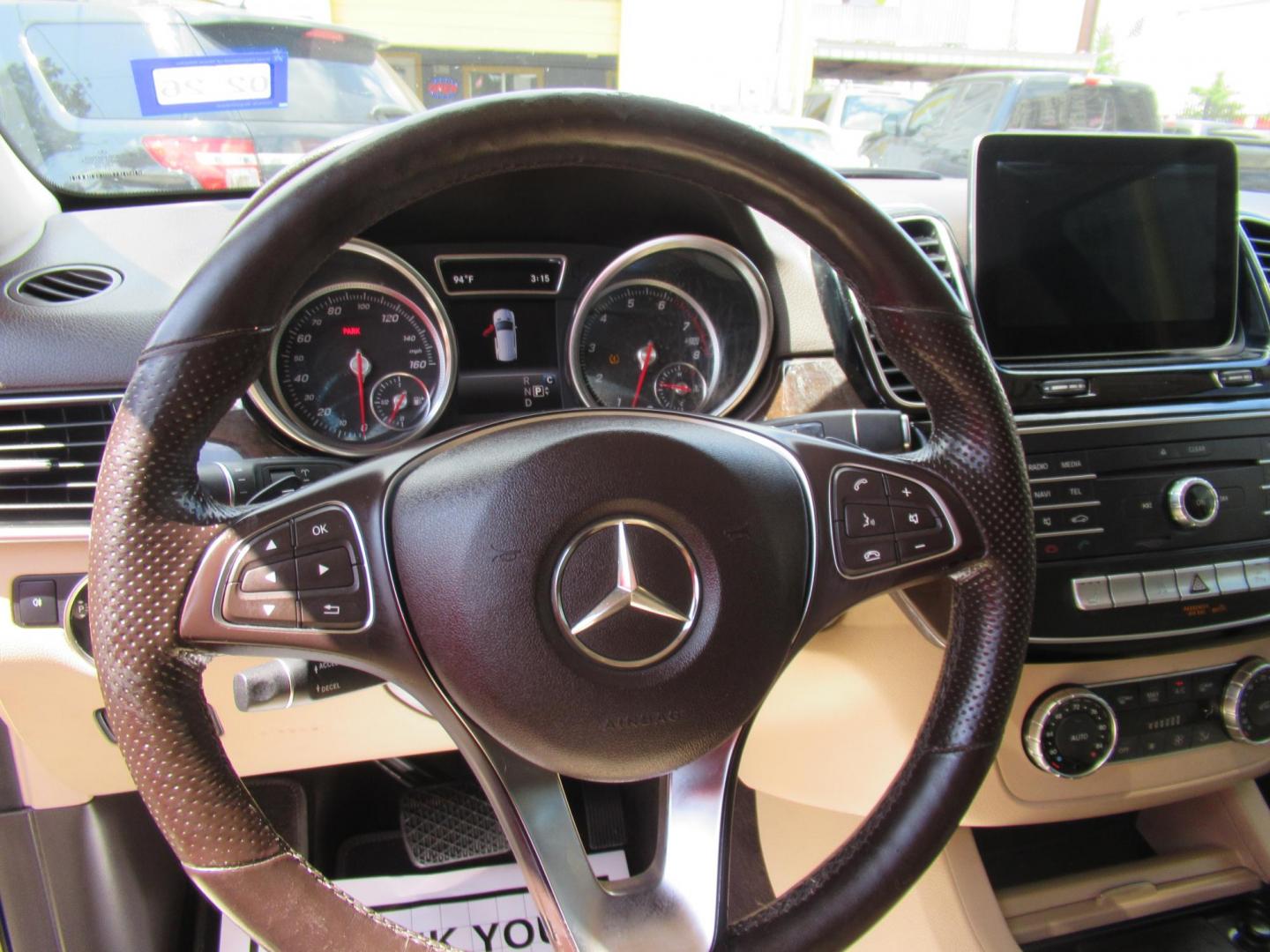 2018 Black /Tan Mercedes-Benz GLE-Class GLE350 4MATIC (4JGDA5HB2JB) with an 3.5L V6 DOHC 24V engine, 7A transmission, located at 1511 North Shepherd Dr., Houston, TX, 77008, (281) 657-1221, 29.798361, -95.412560 - 2018 MERCEDES-BENZ GLE 350 4MATIC VIN: 4JGDA5HB2JB040860 4 J G D A 5 H B 2 J B 0 4 0 8 6 0 4 DOOR WAGON/SPORT UTILITY 3.5L V6 F DOHC 24V GASOLINE ALL WHEEL DRIVE - Photo#4