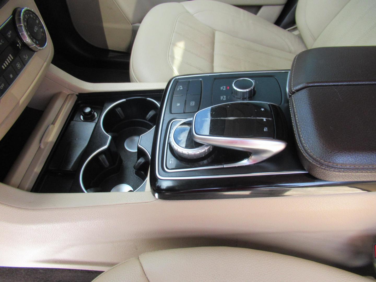 2018 Black /Tan Mercedes-Benz GLE-Class GLE350 4MATIC (4JGDA5HB2JB) with an 3.5L V6 DOHC 24V engine, 7A transmission, located at 1511 North Shepherd Dr., Houston, TX, 77008, (281) 657-1221, 29.798361, -95.412560 - 2018 MERCEDES-BENZ GLE 350 4MATIC VIN: 4JGDA5HB2JB040860 4 J G D A 5 H B 2 J B 0 4 0 8 6 0 4 DOOR WAGON/SPORT UTILITY 3.5L V6 F DOHC 24V GASOLINE ALL WHEEL DRIVE - Photo#5