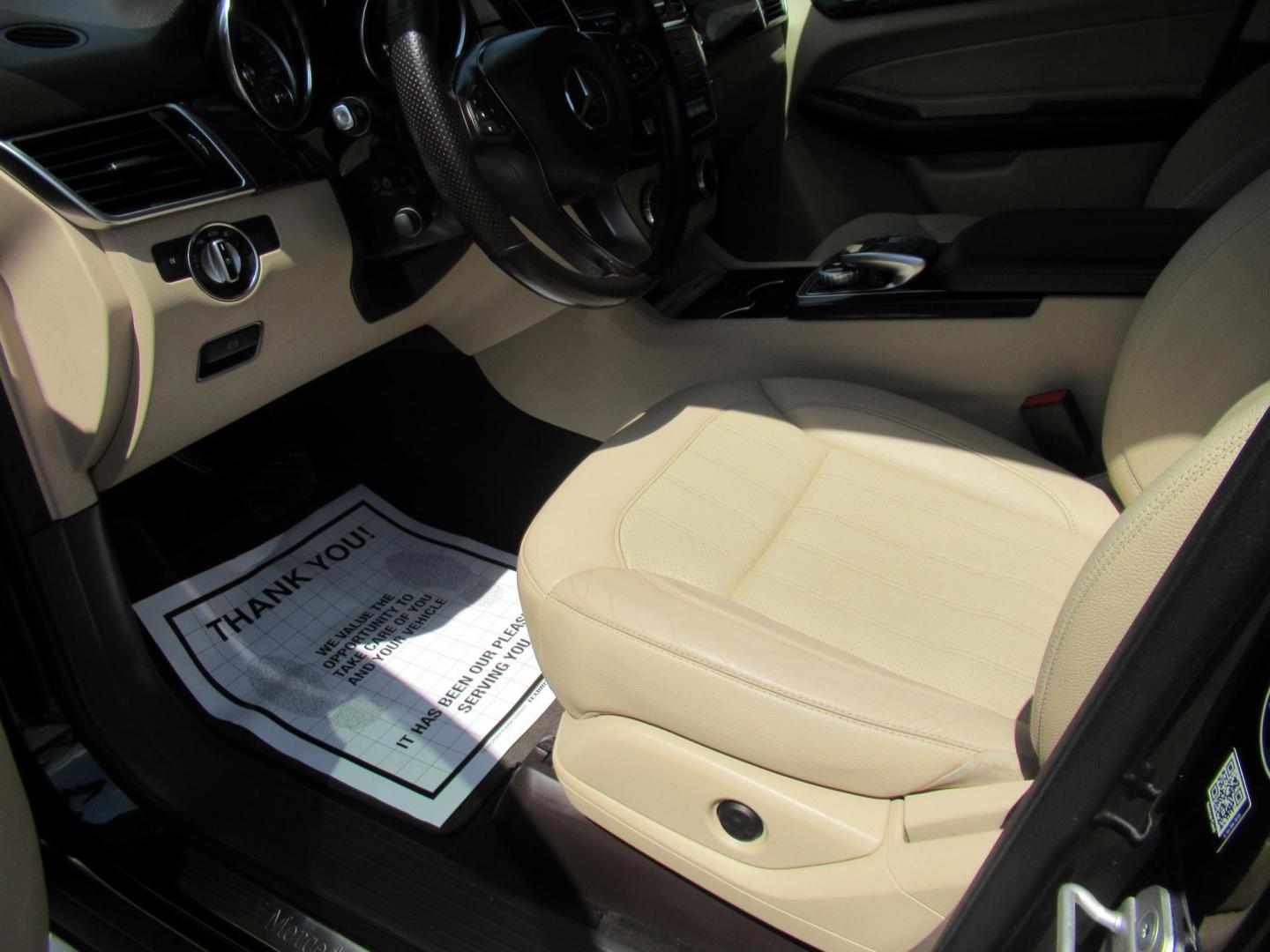 2018 Black /Tan Mercedes-Benz GLE-Class GLE350 4MATIC (4JGDA5HB2JB) with an 3.5L V6 DOHC 24V engine, 7A transmission, located at 1511 North Shepherd Dr., Houston, TX, 77008, (281) 657-1221, 29.798361, -95.412560 - 2018 MERCEDES-BENZ GLE 350 4MATIC VIN: 4JGDA5HB2JB040860 4 J G D A 5 H B 2 J B 0 4 0 8 6 0 4 DOOR WAGON/SPORT UTILITY 3.5L V6 F DOHC 24V GASOLINE ALL WHEEL DRIVE - Photo#9