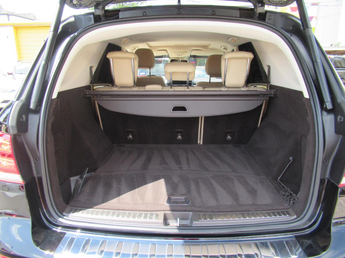 2018 Black /Tan Mercedes-Benz GLE-Class GLE350 4MATIC (4JGDA5HB2JB) with an 3.5L V6 DOHC 24V engine, 7A transmission, located at 1511 North Shepherd Dr., Houston, TX, 77008, (281) 657-1221, 29.798361, -95.412560 - 2018 MERCEDES-BENZ GLE 350 4MATIC VIN: 4JGDA5HB2JB040860 4 J G D A 5 H B 2 J B 0 4 0 8 6 0 4 DOOR WAGON/SPORT UTILITY 3.5L V6 F DOHC 24V GASOLINE ALL WHEEL DRIVE - Photo#15