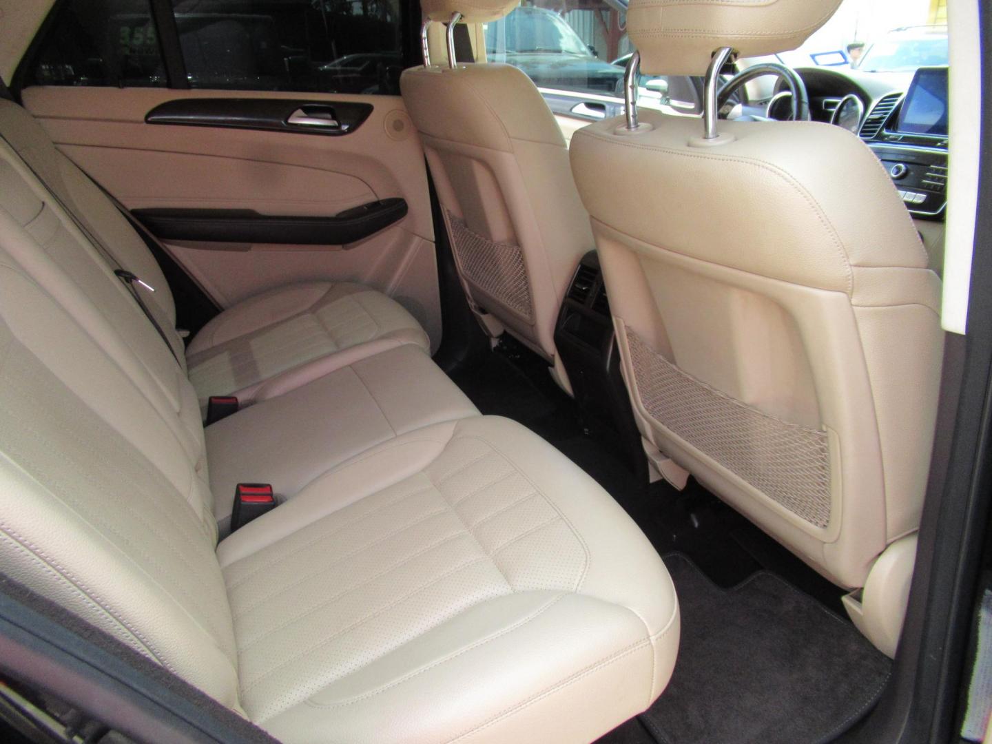 2018 Black /Tan Mercedes-Benz GLE-Class GLE350 4MATIC (4JGDA5HB2JB) with an 3.5L V6 DOHC 24V engine, 7A transmission, located at 1511 North Shepherd Dr., Houston, TX, 77008, (281) 657-1221, 29.798361, -95.412560 - 2018 MERCEDES-BENZ GLE 350 4MATIC VIN: 4JGDA5HB2JB040860 4 J G D A 5 H B 2 J B 0 4 0 8 6 0 4 DOOR WAGON/SPORT UTILITY 3.5L V6 F DOHC 24V GASOLINE ALL WHEEL DRIVE - Photo#16