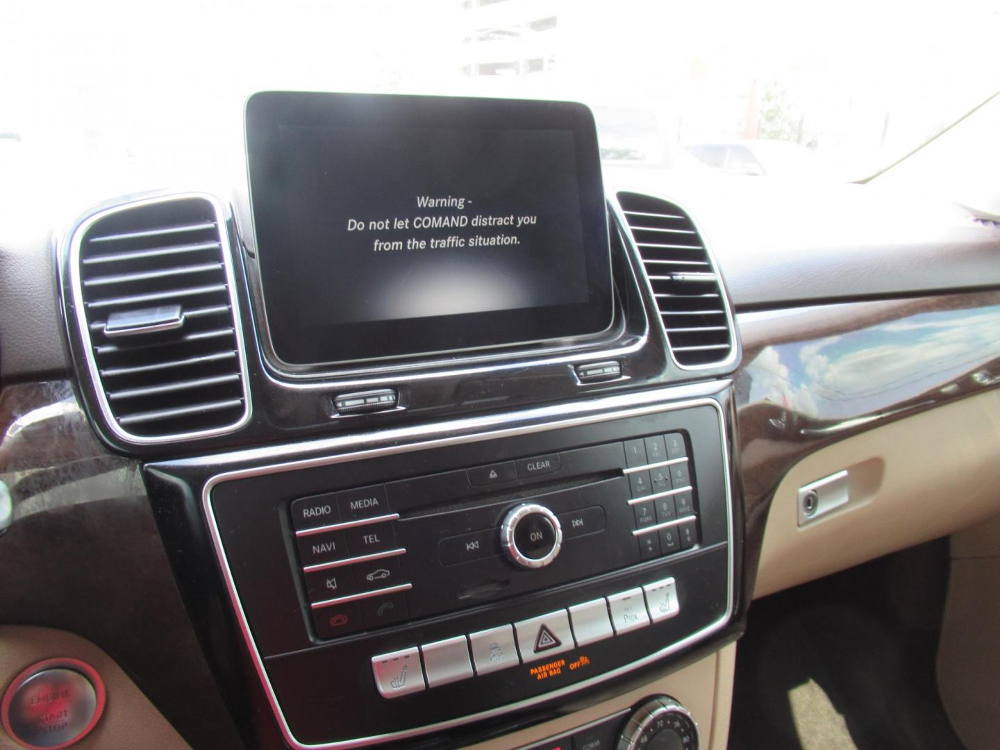 2018 Black /Tan Mercedes-Benz GLE-Class GLE350 4MATIC (4JGDA5HB2JB) with an 3.5L V6 DOHC 24V engine, 7A transmission, located at 1511 North Shepherd Dr., Houston, TX, 77008, (281) 657-1221, 29.798361, -95.412560 - 2018 MERCEDES-BENZ GLE 350 4MATIC VIN: 4JGDA5HB2JB040860 4 J G D A 5 H B 2 J B 0 4 0 8 6 0 4 DOOR WAGON/SPORT UTILITY 3.5L V6 F DOHC 24V GASOLINE ALL WHEEL DRIVE - Photo#27