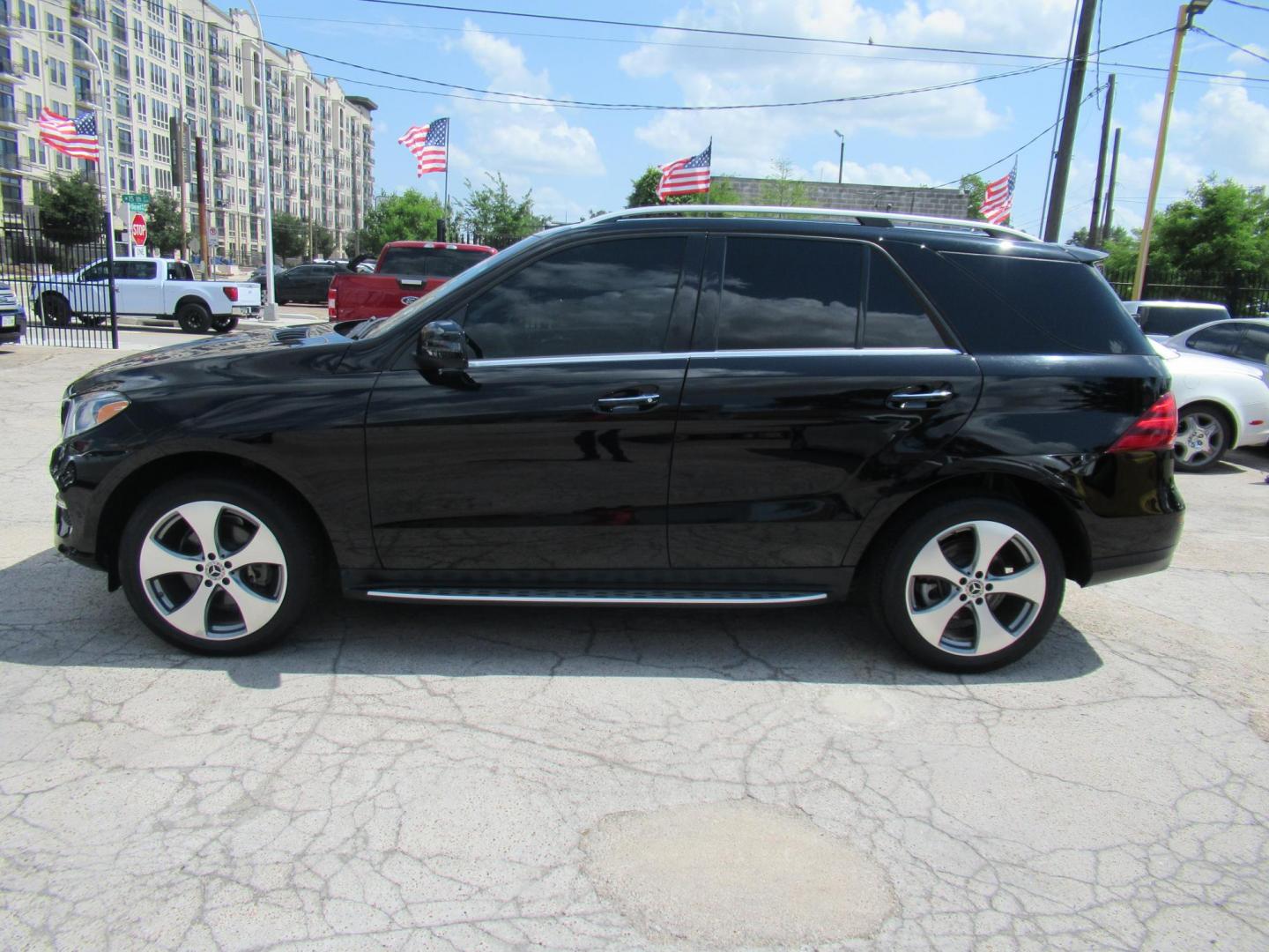 2018 Black /Tan Mercedes-Benz GLE-Class GLE350 4MATIC (4JGDA5HB2JB) with an 3.5L V6 DOHC 24V engine, 7A transmission, located at 1511 North Shepherd Dr., Houston, TX, 77008, (281) 657-1221, 29.798361, -95.412560 - 2018 MERCEDES-BENZ GLE 350 4MATIC VIN: 4JGDA5HB2JB040860 4 J G D A 5 H B 2 J B 0 4 0 8 6 0 4 DOOR WAGON/SPORT UTILITY 3.5L V6 F DOHC 24V GASOLINE ALL WHEEL DRIVE - Photo#39