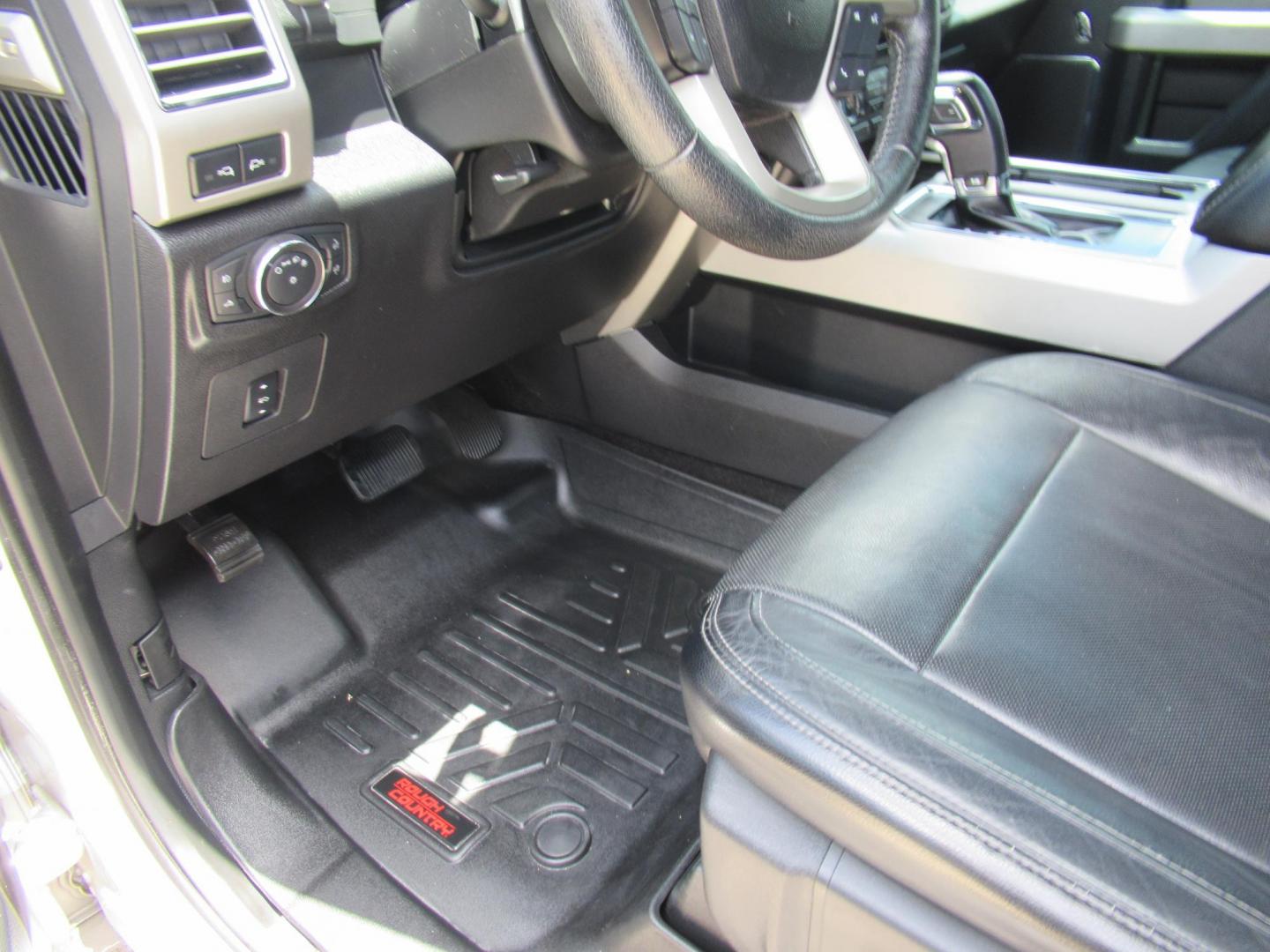 2015 Silver /Black Ford F-150 XLT SuperCrew 6.5-ft. Bed 4WD (1FTEW1EF7FF) with an 5.0L V8 engine, Automatic transmission, located at 1511 North Shepherd Dr., Houston, TX, 77008, (281) 657-1221, 29.798361, -95.412560 - 2015 FORD F-150 LARIAT VIN: 1FTEW1EF7FFA29346 1 F T E W 1 E F 7 F F A 2 9 3 4 6 CREW PICKUP 5.0L V8 F DOHC 32V GASOLINE REAR WHEEL DRIVE W/ 4X4 - Photo#3