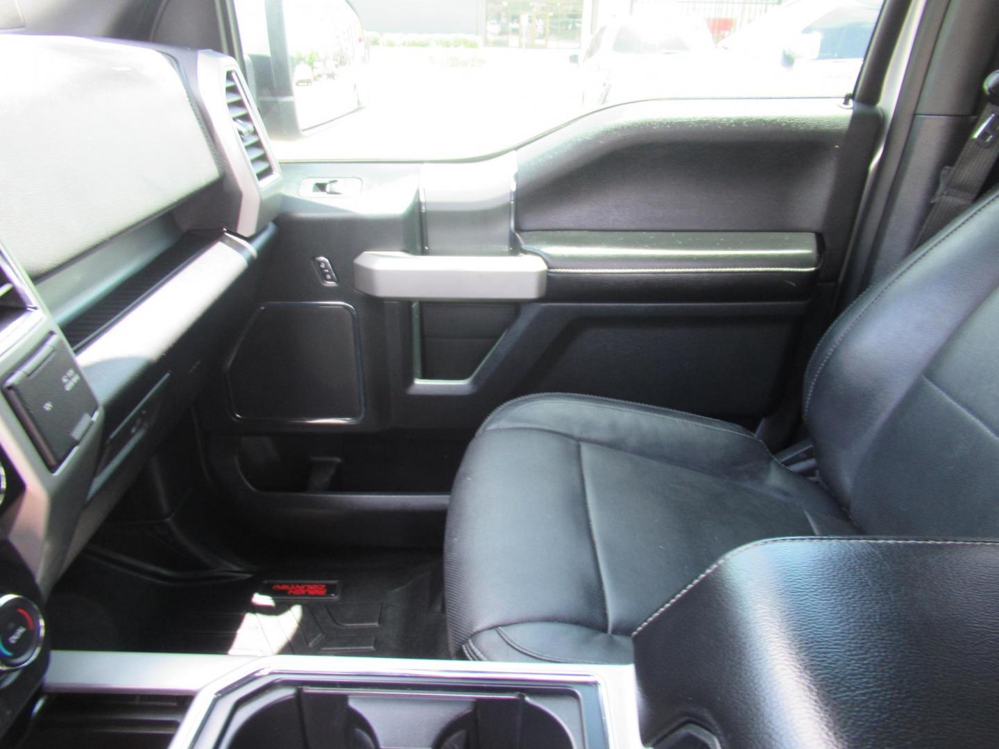2015 Silver /Black Ford F-150 XLT SuperCrew 6.5-ft. Bed 4WD (1FTEW1EF7FF) with an 5.0L V8 engine, Automatic transmission, located at 1511 North Shepherd Dr., Houston, TX, 77008, (281) 657-1221, 29.798361, -95.412560 - 2015 FORD F-150 LARIAT VIN: 1FTEW1EF7FFA29346 1 F T E W 1 E F 7 F F A 2 9 3 4 6 CREW PICKUP 5.0L V8 F DOHC 32V GASOLINE REAR WHEEL DRIVE W/ 4X4 - Photo#10