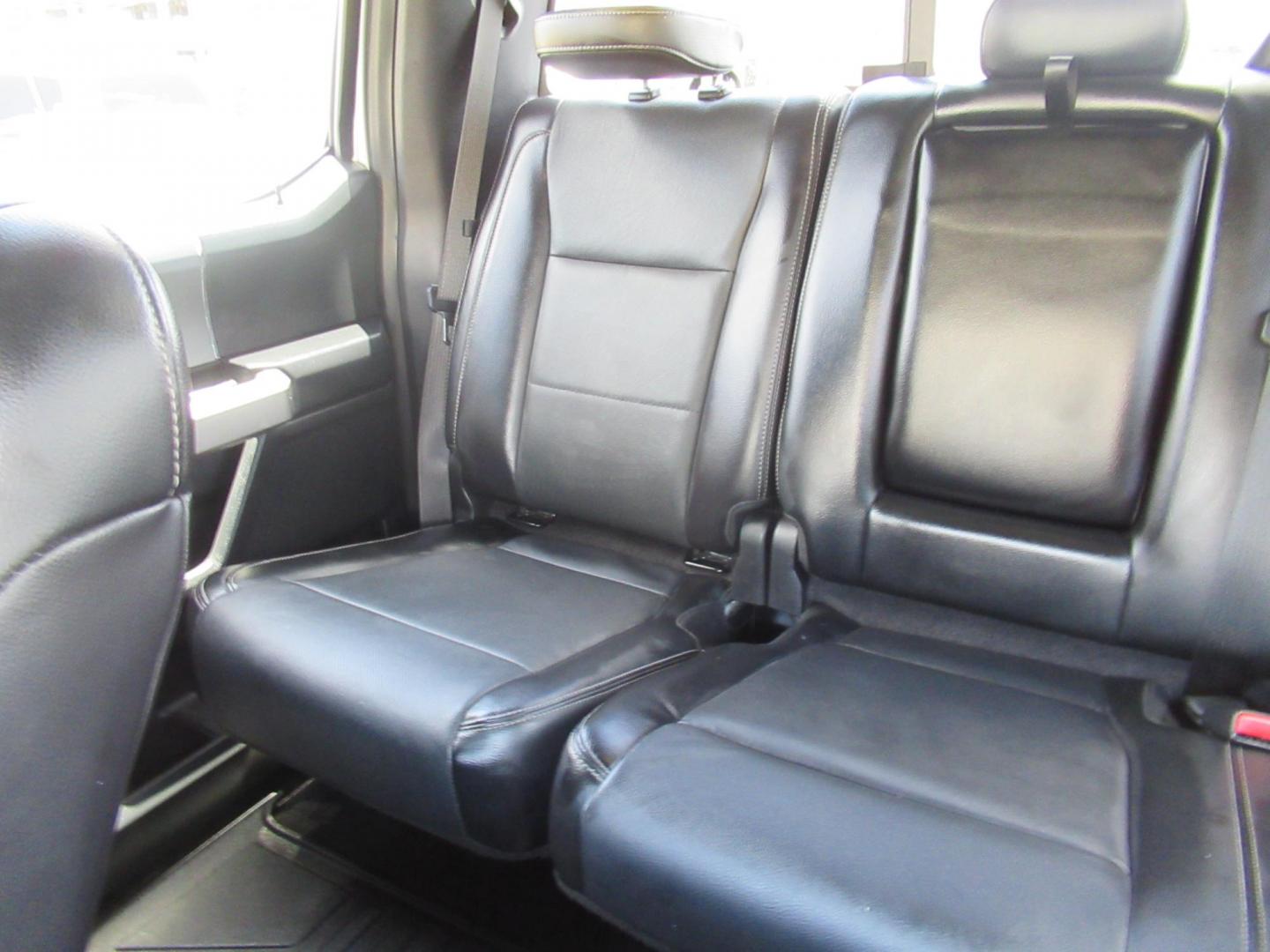 2015 Silver /Black Ford F-150 XLT SuperCrew 6.5-ft. Bed 4WD (1FTEW1EF7FF) with an 5.0L V8 engine, Automatic transmission, located at 1511 North Shepherd Dr., Houston, TX, 77008, (281) 657-1221, 29.798361, -95.412560 - 2015 FORD F-150 LARIAT VIN: 1FTEW1EF7FFA29346 1 F T E W 1 E F 7 F F A 2 9 3 4 6 CREW PICKUP 5.0L V8 F DOHC 32V GASOLINE REAR WHEEL DRIVE W/ 4X4 - Photo#11