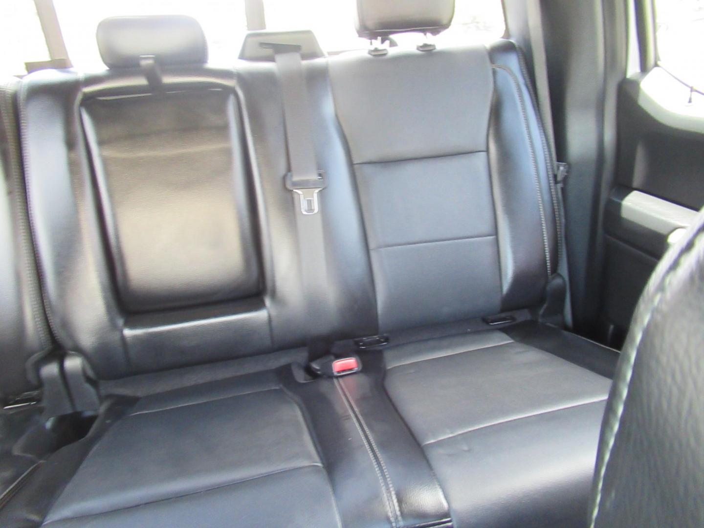 2015 Silver /Black Ford F-150 XLT SuperCrew 6.5-ft. Bed 4WD (1FTEW1EF7FF) with an 5.0L V8 engine, Automatic transmission, located at 1511 North Shepherd Dr., Houston, TX, 77008, (281) 657-1221, 29.798361, -95.412560 - 2015 FORD F-150 LARIAT VIN: 1FTEW1EF7FFA29346 1 F T E W 1 E F 7 F F A 2 9 3 4 6 CREW PICKUP 5.0L V8 F DOHC 32V GASOLINE REAR WHEEL DRIVE W/ 4X4 - Photo#12