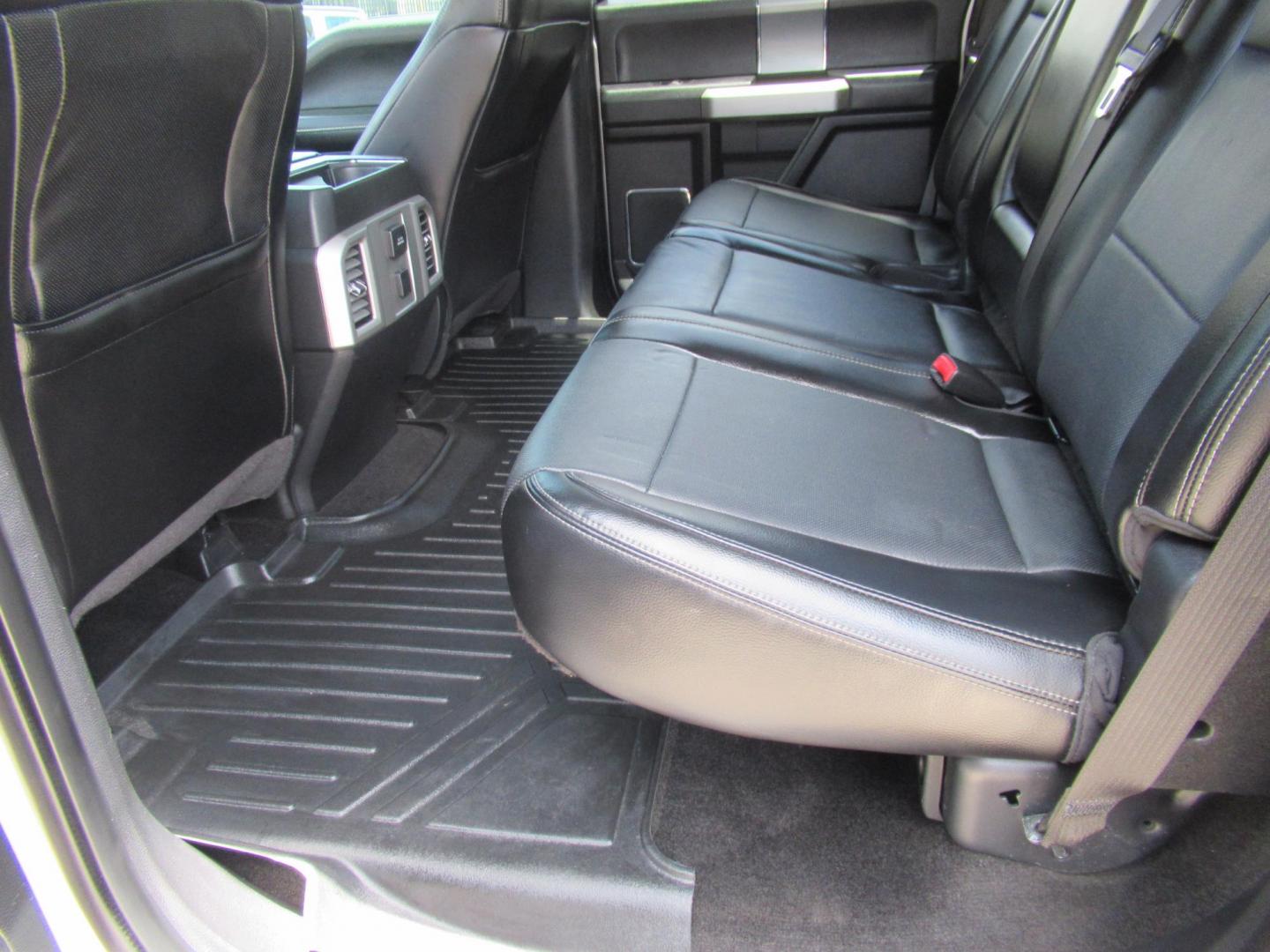 2015 Silver /Black Ford F-150 XLT SuperCrew 6.5-ft. Bed 4WD (1FTEW1EF7FF) with an 5.0L V8 engine, Automatic transmission, located at 1511 North Shepherd Dr., Houston, TX, 77008, (281) 657-1221, 29.798361, -95.412560 - 2015 FORD F-150 LARIAT VIN: 1FTEW1EF7FFA29346 1 F T E W 1 E F 7 F F A 2 9 3 4 6 CREW PICKUP 5.0L V8 F DOHC 32V GASOLINE REAR WHEEL DRIVE W/ 4X4 - Photo#14