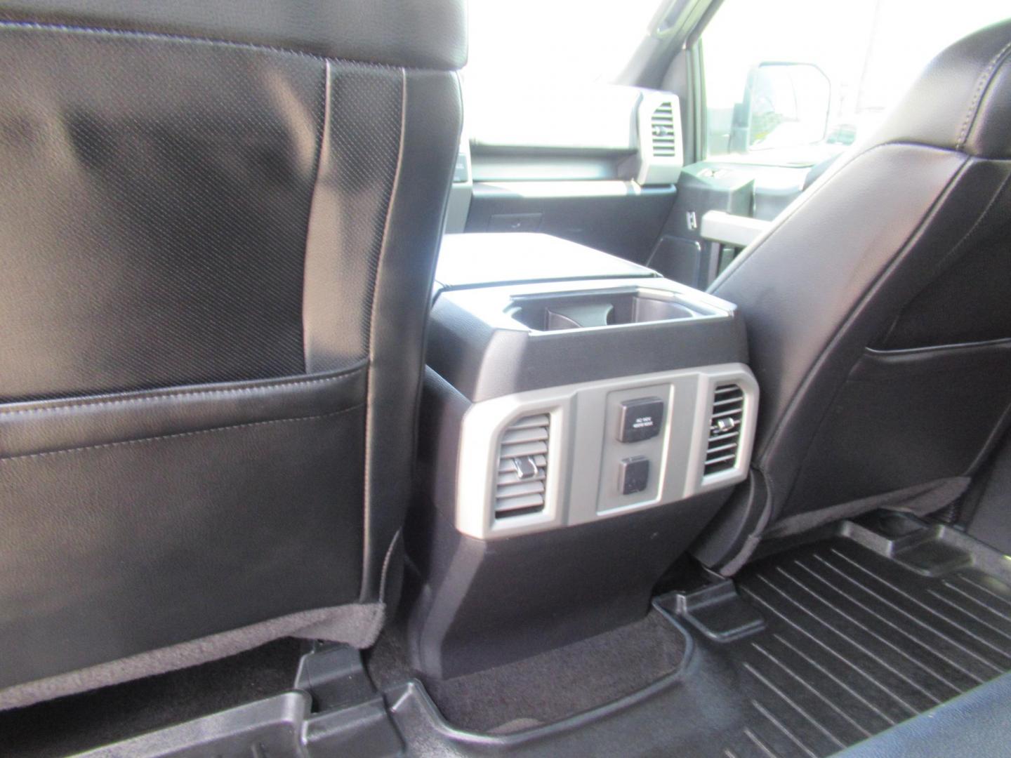 2015 Silver /Black Ford F-150 XLT SuperCrew 6.5-ft. Bed 4WD (1FTEW1EF7FF) with an 5.0L V8 engine, Automatic transmission, located at 1511 North Shepherd Dr., Houston, TX, 77008, (281) 657-1221, 29.798361, -95.412560 - 2015 FORD F-150 LARIAT VIN: 1FTEW1EF7FFA29346 1 F T E W 1 E F 7 F F A 2 9 3 4 6 CREW PICKUP 5.0L V8 F DOHC 32V GASOLINE REAR WHEEL DRIVE W/ 4X4 - Photo#16