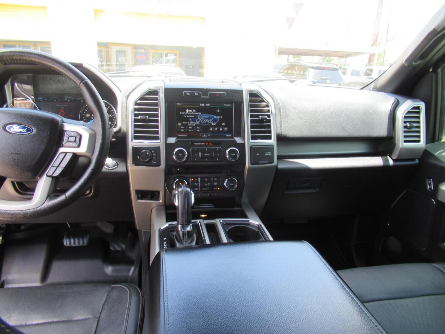 2015 Silver /Black Ford F-150 XLT SuperCrew 6.5-ft. Bed 4WD (1FTEW1EF7FF) with an 5.0L V8 engine, Automatic transmission, located at 1511 North Shepherd Dr., Houston, TX, 77008, (281) 657-1221, 29.798361, -95.412560 - 2015 FORD F-150 LARIAT VIN: 1FTEW1EF7FFA29346 1 F T E W 1 E F 7 F F A 2 9 3 4 6 CREW PICKUP 5.0L V8 F DOHC 32V GASOLINE REAR WHEEL DRIVE W/ 4X4 - Photo#17