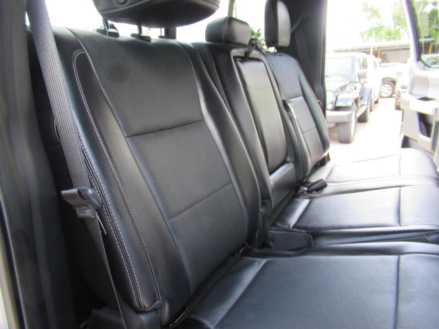 2015 Silver /Black Ford F-150 XLT SuperCrew 6.5-ft. Bed 4WD (1FTEW1EF7FF) with an 5.0L V8 engine, Automatic transmission, located at 1511 North Shepherd Dr., Houston, TX, 77008, (281) 657-1221, 29.798361, -95.412560 - 2015 FORD F-150 LARIAT VIN: 1FTEW1EF7FFA29346 1 F T E W 1 E F 7 F F A 2 9 3 4 6 CREW PICKUP 5.0L V8 F DOHC 32V GASOLINE REAR WHEEL DRIVE W/ 4X4 - Photo#20