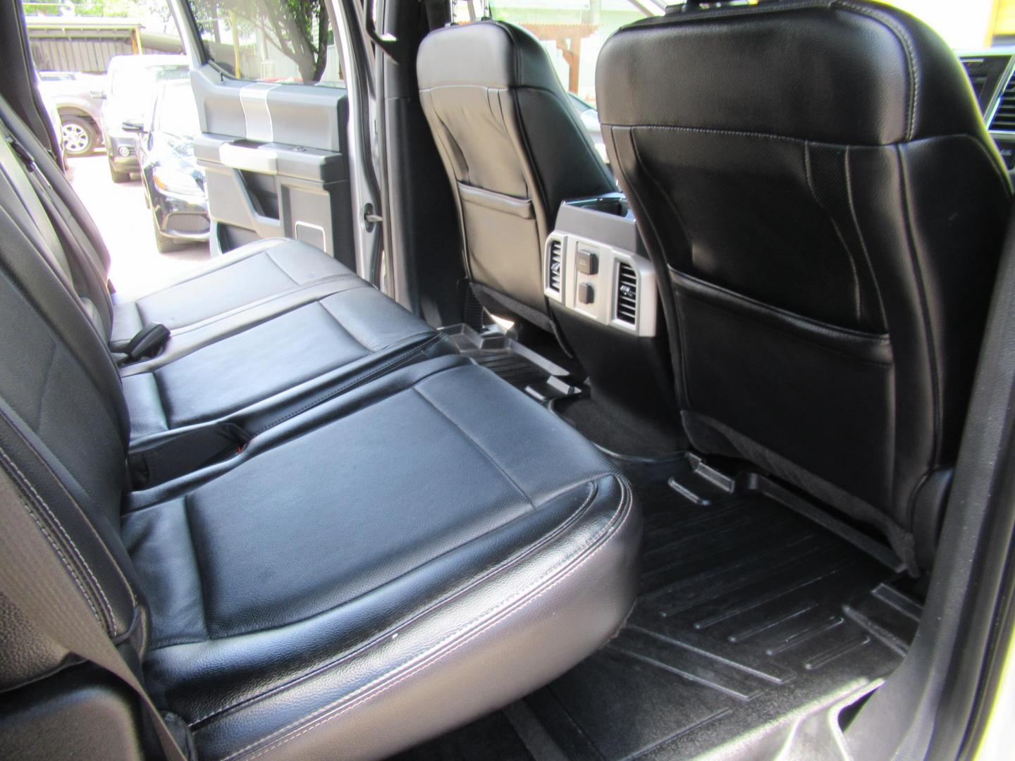 2015 Silver /Black Ford F-150 XLT SuperCrew 6.5-ft. Bed 4WD (1FTEW1EF7FF) with an 5.0L V8 engine, Automatic transmission, located at 1511 North Shepherd Dr., Houston, TX, 77008, (281) 657-1221, 29.798361, -95.412560 - 2015 FORD F-150 LARIAT VIN: 1FTEW1EF7FFA29346 1 F T E W 1 E F 7 F F A 2 9 3 4 6 CREW PICKUP 5.0L V8 F DOHC 32V GASOLINE REAR WHEEL DRIVE W/ 4X4 - Photo#19