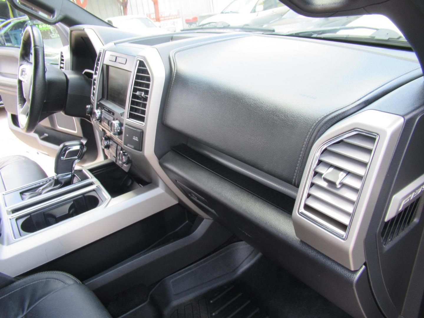 2015 Silver /Black Ford F-150 XLT SuperCrew 6.5-ft. Bed 4WD (1FTEW1EF7FF) with an 5.0L V8 engine, Automatic transmission, located at 1511 North Shepherd Dr., Houston, TX, 77008, (281) 657-1221, 29.798361, -95.412560 - 2015 FORD F-150 LARIAT VIN: 1FTEW1EF7FFA29346 1 F T E W 1 E F 7 F F A 2 9 3 4 6 CREW PICKUP 5.0L V8 F DOHC 32V GASOLINE REAR WHEEL DRIVE W/ 4X4 - Photo#23