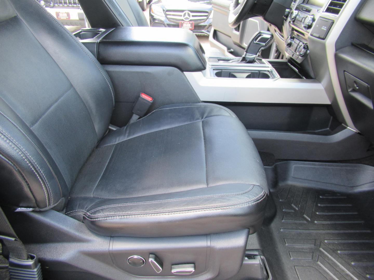 2015 Silver /Black Ford F-150 XLT SuperCrew 6.5-ft. Bed 4WD (1FTEW1EF7FF) with an 5.0L V8 engine, Automatic transmission, located at 1511 North Shepherd Dr., Houston, TX, 77008, (281) 657-1221, 29.798361, -95.412560 - 2015 FORD F-150 LARIAT VIN: 1FTEW1EF7FFA29346 1 F T E W 1 E F 7 F F A 2 9 3 4 6 CREW PICKUP 5.0L V8 F DOHC 32V GASOLINE REAR WHEEL DRIVE W/ 4X4 - Photo#25