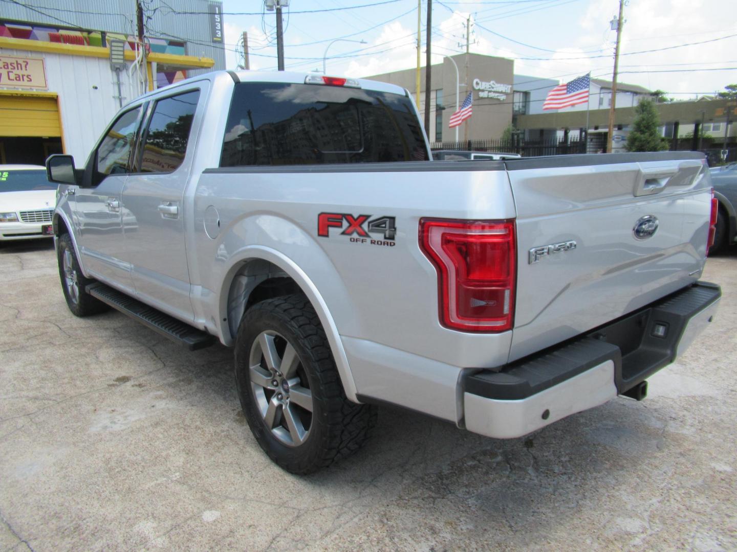 2015 Silver /Black Ford F-150 XLT SuperCrew 6.5-ft. Bed 4WD (1FTEW1EF7FF) with an 5.0L V8 engine, Automatic transmission, located at 1511 North Shepherd Dr., Houston, TX, 77008, (281) 657-1221, 29.798361, -95.412560 - 2015 FORD F-150 LARIAT VIN: 1FTEW1EF7FFA29346 1 F T E W 1 E F 7 F F A 2 9 3 4 6 CREW PICKUP 5.0L V8 F DOHC 32V GASOLINE REAR WHEEL DRIVE W/ 4X4 - Photo#27