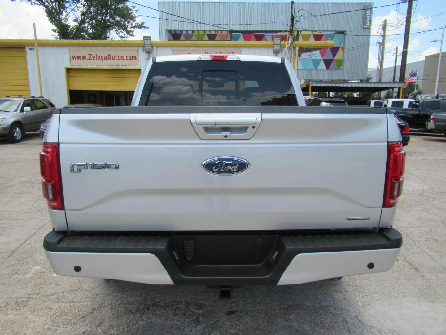 2015 Silver /Black Ford F-150 XLT SuperCrew 6.5-ft. Bed 4WD (1FTEW1EF7FF) with an 5.0L V8 engine, Automatic transmission, located at 1511 North Shepherd Dr., Houston, TX, 77008, (281) 657-1221, 29.798361, -95.412560 - 2015 FORD F-150 LARIAT VIN: 1FTEW1EF7FFA29346 1 F T E W 1 E F 7 F F A 2 9 3 4 6 CREW PICKUP 5.0L V8 F DOHC 32V GASOLINE REAR WHEEL DRIVE W/ 4X4 - Photo#28