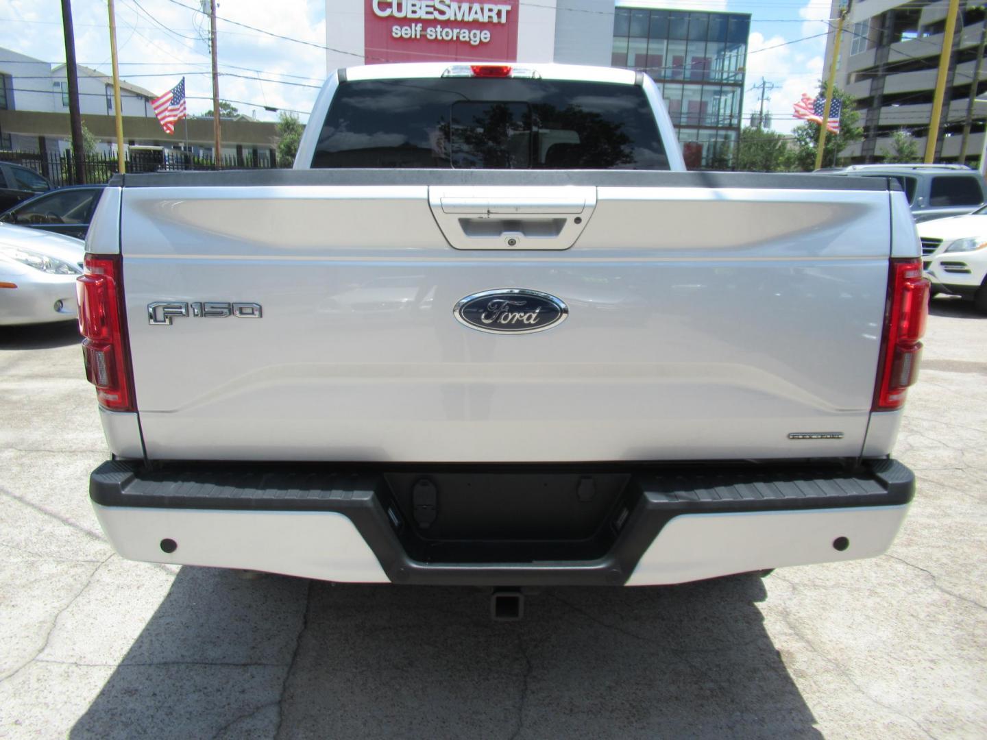 2015 Silver /Black Ford F-150 XLT SuperCrew 6.5-ft. Bed 4WD (1FTEW1EF7FF) with an 5.0L V8 engine, Automatic transmission, located at 1511 North Shepherd Dr., Houston, TX, 77008, (281) 657-1221, 29.798361, -95.412560 - 2015 FORD F-150 LARIAT VIN: 1FTEW1EF7FFA29346 1 F T E W 1 E F 7 F F A 2 9 3 4 6 CREW PICKUP 5.0L V8 F DOHC 32V GASOLINE REAR WHEEL DRIVE W/ 4X4 - Photo#33
