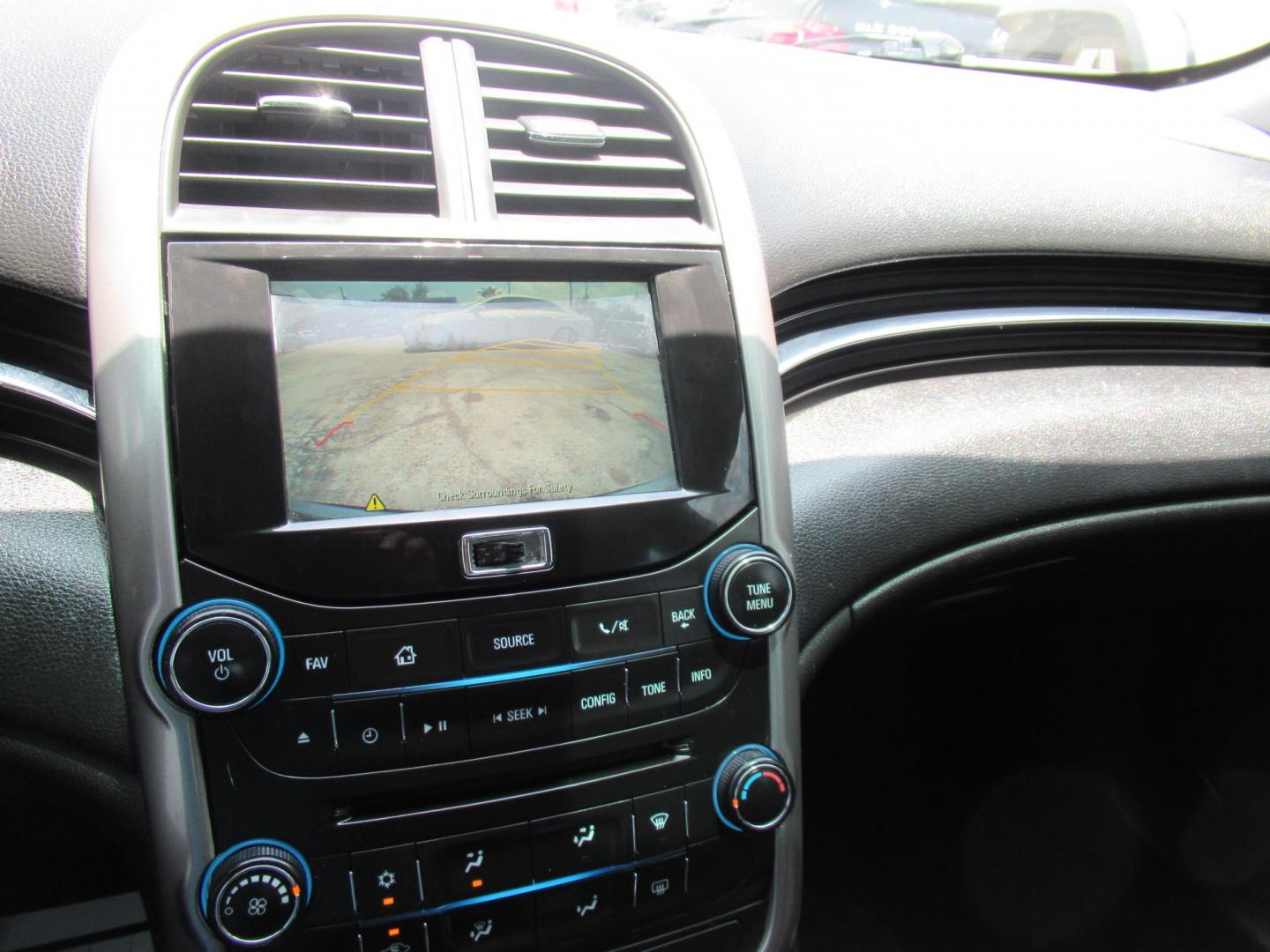 2015 Silver /Gray Chevrolet Malibu 1LT (1G11C5SLXFF) with an 2.5L L4 DOHC 16V engine, 6-Speed Automatic transmission, located at 1511 North Shepherd Dr., Houston, TX, 77008, (281) 657-1221, 29.798361, -95.412560 - 2015 CHEVROLET MALIBU LT VIN: 1G11C5SLXFF245631 1 G 1 1 C 5 S L X F F 2 4 5 6 3 1 SEDAN 4 DR 2.5L I4 F DOHC 16V GASOLINE FRONT WHEEL DRIVE - Photo#1