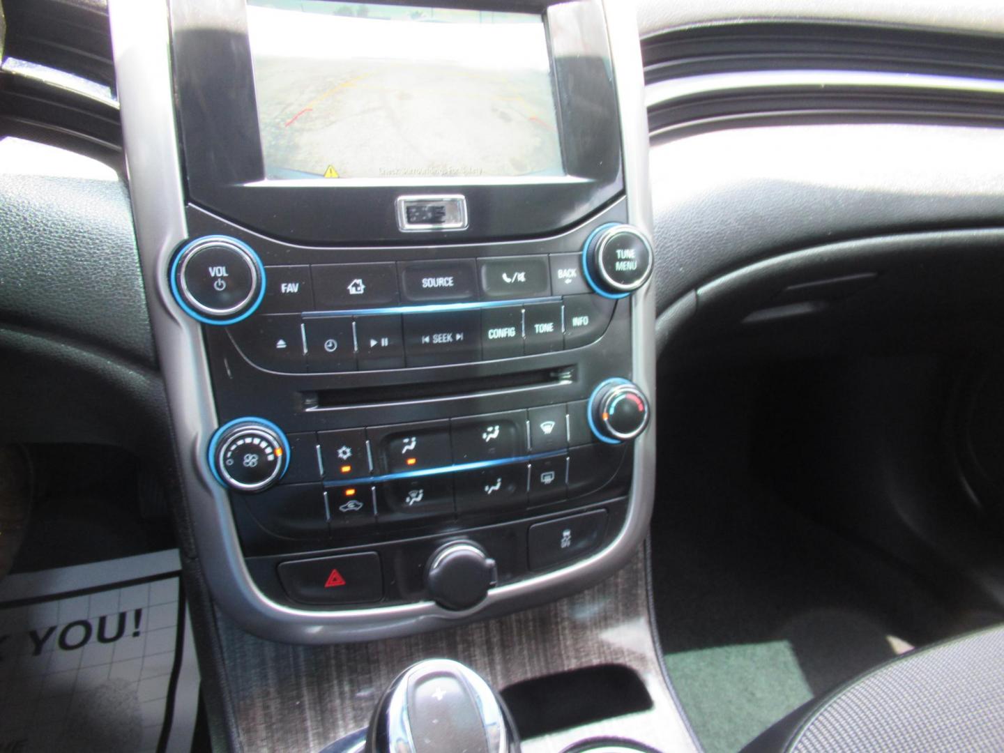2015 Silver /Gray Chevrolet Malibu 1LT (1G11C5SLXFF) with an 2.5L L4 DOHC 16V engine, 6-Speed Automatic transmission, located at 1511 North Shepherd Dr., Houston, TX, 77008, (281) 657-1221, 29.798361, -95.412560 - 2015 CHEVROLET MALIBU LT VIN: 1G11C5SLXFF245631 1 G 1 1 C 5 S L X F F 2 4 5 6 3 1 SEDAN 4 DR 2.5L I4 F DOHC 16V GASOLINE FRONT WHEEL DRIVE - Photo#2