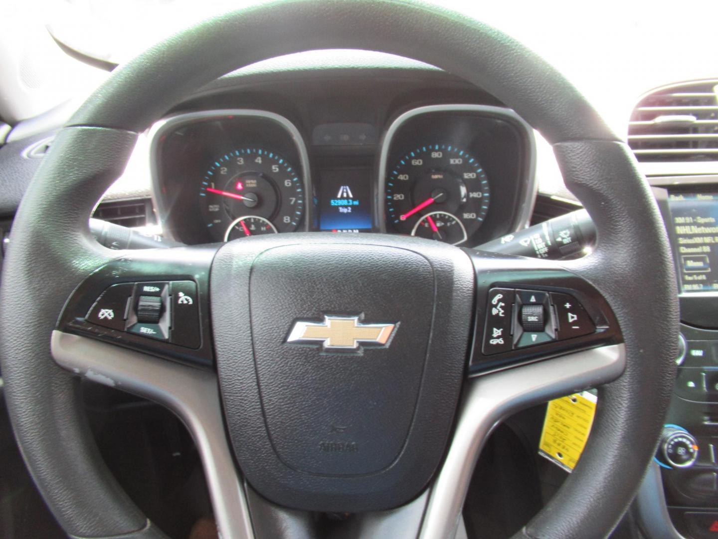 2015 Silver /Gray Chevrolet Malibu 1LT (1G11C5SLXFF) with an 2.5L L4 DOHC 16V engine, 6-Speed Automatic transmission, located at 1511 North Shepherd Dr., Houston, TX, 77008, (281) 657-1221, 29.798361, -95.412560 - 2015 CHEVROLET MALIBU LT VIN: 1G11C5SLXFF245631 1 G 1 1 C 5 S L X F F 2 4 5 6 3 1 SEDAN 4 DR 2.5L I4 F DOHC 16V GASOLINE FRONT WHEEL DRIVE - Photo#3