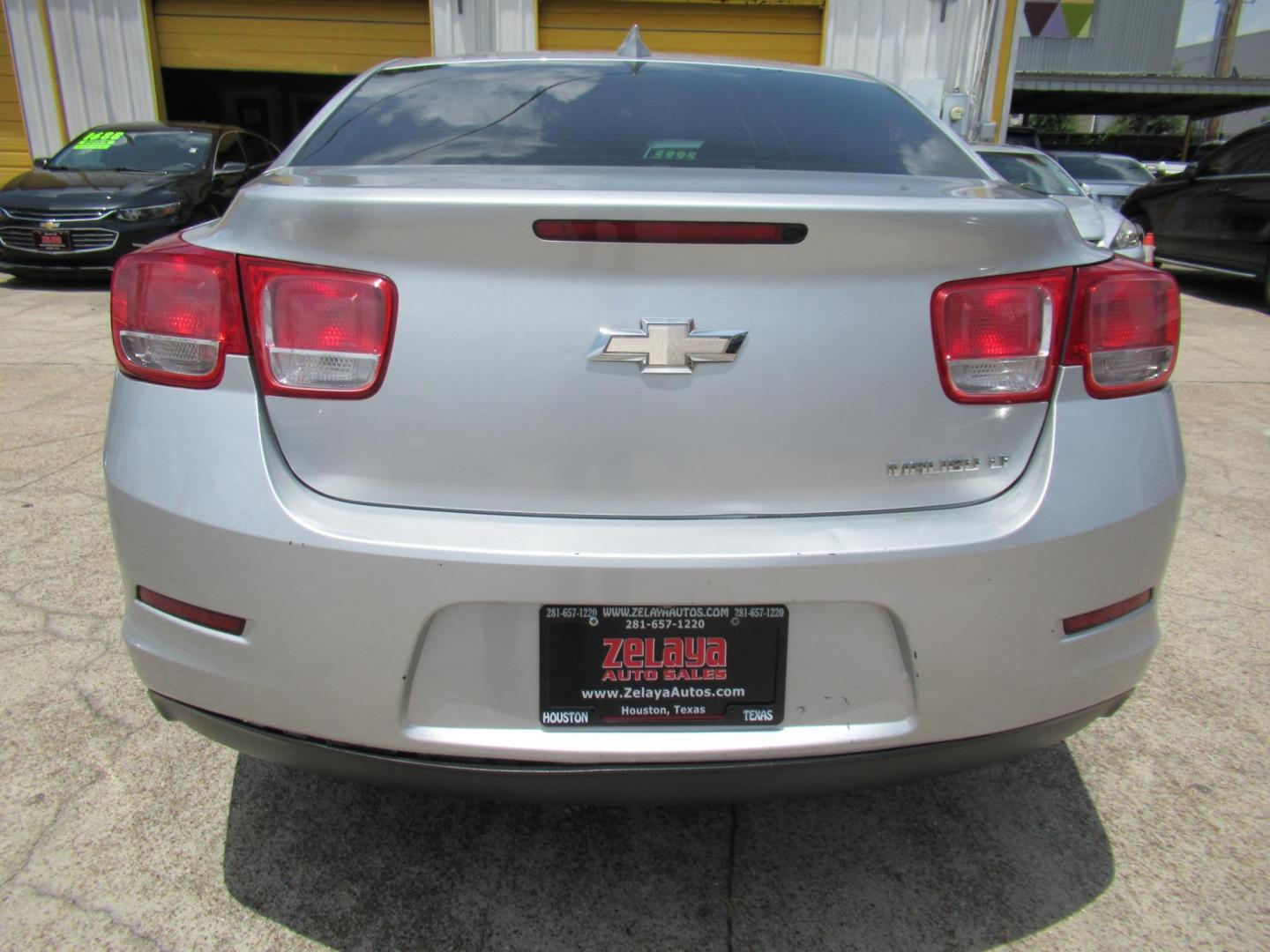 2015 Silver /Gray Chevrolet Malibu 1LT (1G11C5SLXFF) with an 2.5L L4 DOHC 16V engine, 6-Speed Automatic transmission, located at 1511 North Shepherd Dr., Houston, TX, 77008, (281) 657-1221, 29.798361, -95.412560 - 2015 CHEVROLET MALIBU LT VIN: 1G11C5SLXFF245631 1 G 1 1 C 5 S L X F F 2 4 5 6 3 1 SEDAN 4 DR 2.5L I4 F DOHC 16V GASOLINE FRONT WHEEL DRIVE - Photo#16