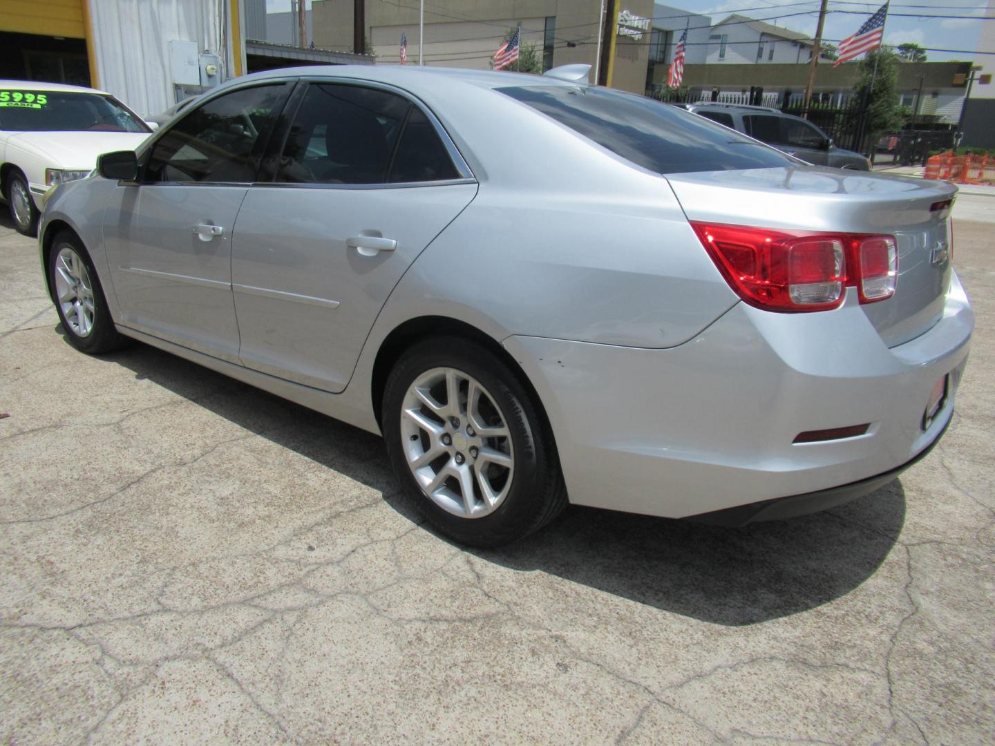 2015 Silver /Gray Chevrolet Malibu 1LT (1G11C5SLXFF) with an 2.5L L4 DOHC 16V engine, 6-Speed Automatic transmission, located at 1511 North Shepherd Dr., Houston, TX, 77008, (281) 657-1221, 29.798361, -95.412560 - 2015 CHEVROLET MALIBU LT VIN: 1G11C5SLXFF245631 1 G 1 1 C 5 S L X F F 2 4 5 6 3 1 SEDAN 4 DR 2.5L I4 F DOHC 16V GASOLINE FRONT WHEEL DRIVE - Photo#17