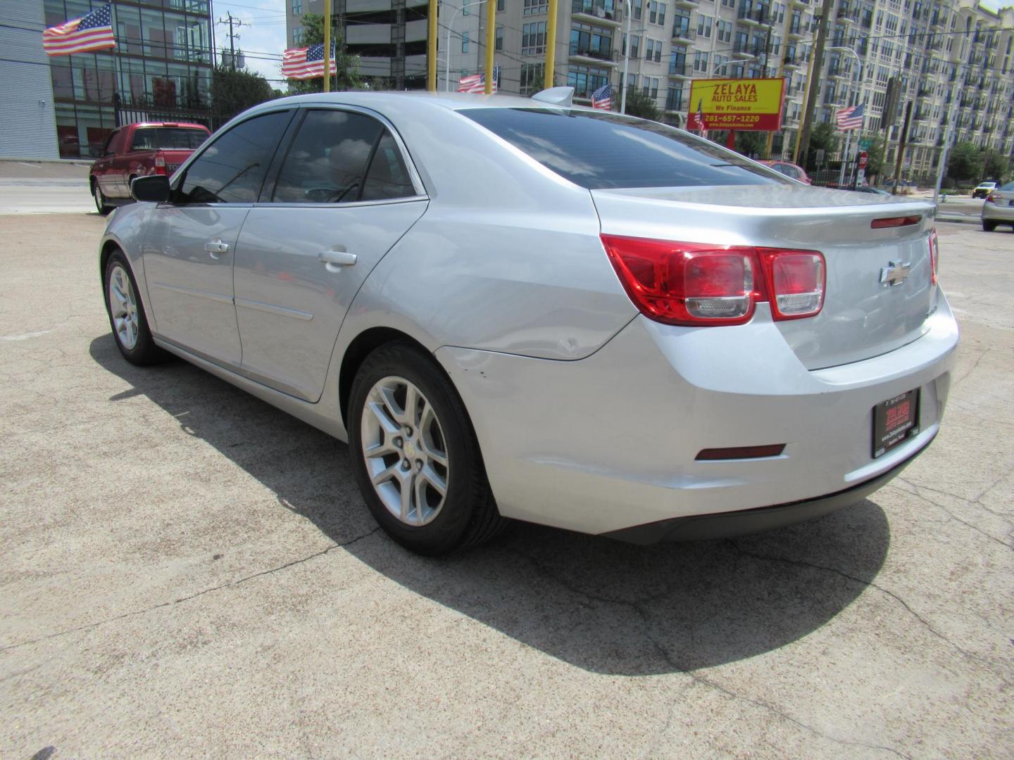 2015 Silver /Gray Chevrolet Malibu 1LT (1G11C5SLXFF) with an 2.5L L4 DOHC 16V engine, 6-Speed Automatic transmission, located at 1511 North Shepherd Dr., Houston, TX, 77008, (281) 657-1221, 29.798361, -95.412560 - 2015 CHEVROLET MALIBU LT VIN: 1G11C5SLXFF245631 1 G 1 1 C 5 S L X F F 2 4 5 6 3 1 SEDAN 4 DR 2.5L I4 F DOHC 16V GASOLINE FRONT WHEEL DRIVE - Photo#18