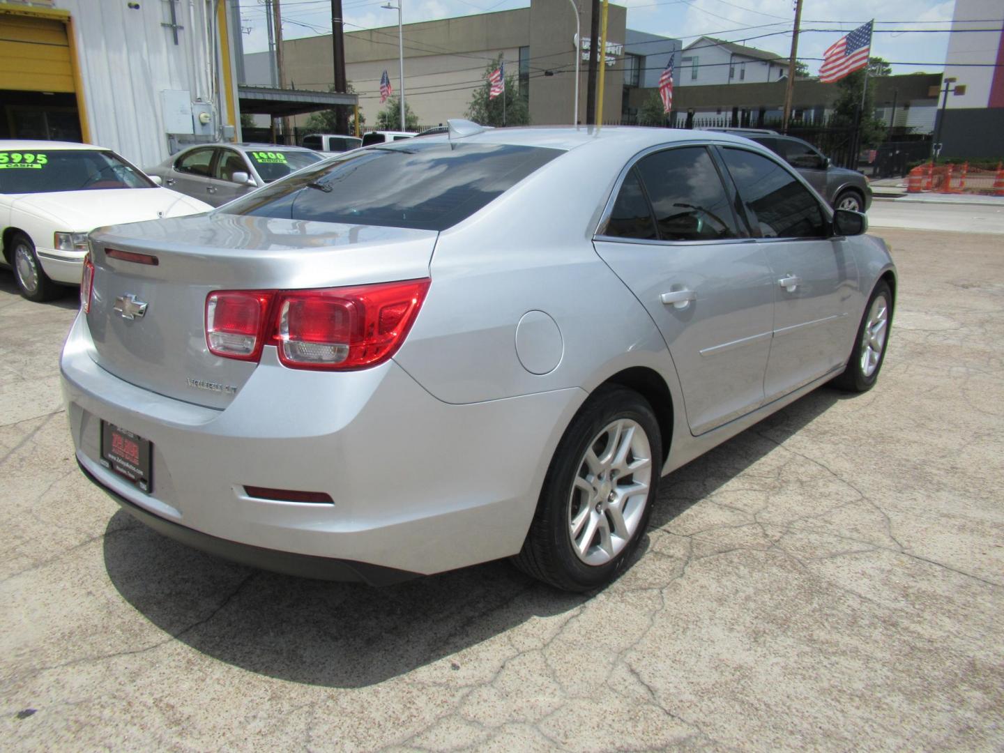 2015 Silver /Gray Chevrolet Malibu 1LT (1G11C5SLXFF) with an 2.5L L4 DOHC 16V engine, 6-Speed Automatic transmission, located at 1511 North Shepherd Dr., Houston, TX, 77008, (281) 657-1221, 29.798361, -95.412560 - 2015 CHEVROLET MALIBU LT VIN: 1G11C5SLXFF245631 1 G 1 1 C 5 S L X F F 2 4 5 6 3 1 SEDAN 4 DR 2.5L I4 F DOHC 16V GASOLINE FRONT WHEEL DRIVE - Photo#20