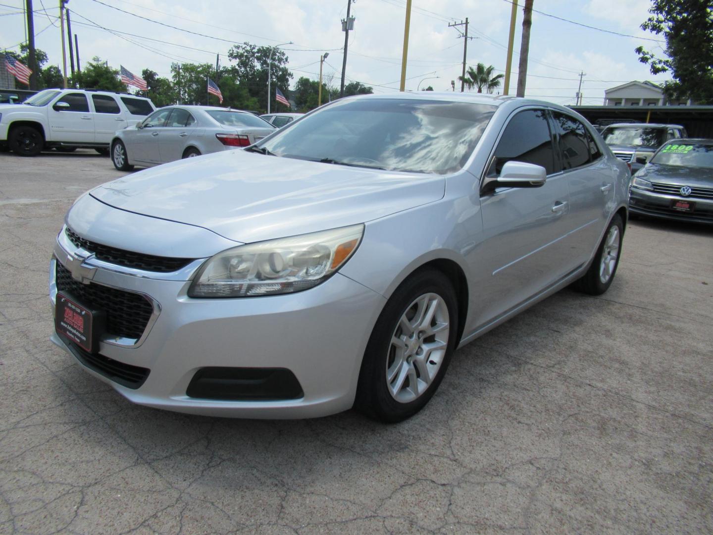2015 Silver /Gray Chevrolet Malibu 1LT (1G11C5SLXFF) with an 2.5L L4 DOHC 16V engine, 6-Speed Automatic transmission, located at 1511 North Shepherd Dr., Houston, TX, 77008, (281) 657-1221, 29.798361, -95.412560 - 2015 CHEVROLET MALIBU LT VIN: 1G11C5SLXFF245631 1 G 1 1 C 5 S L X F F 2 4 5 6 3 1 SEDAN 4 DR 2.5L I4 F DOHC 16V GASOLINE FRONT WHEEL DRIVE - Photo#23